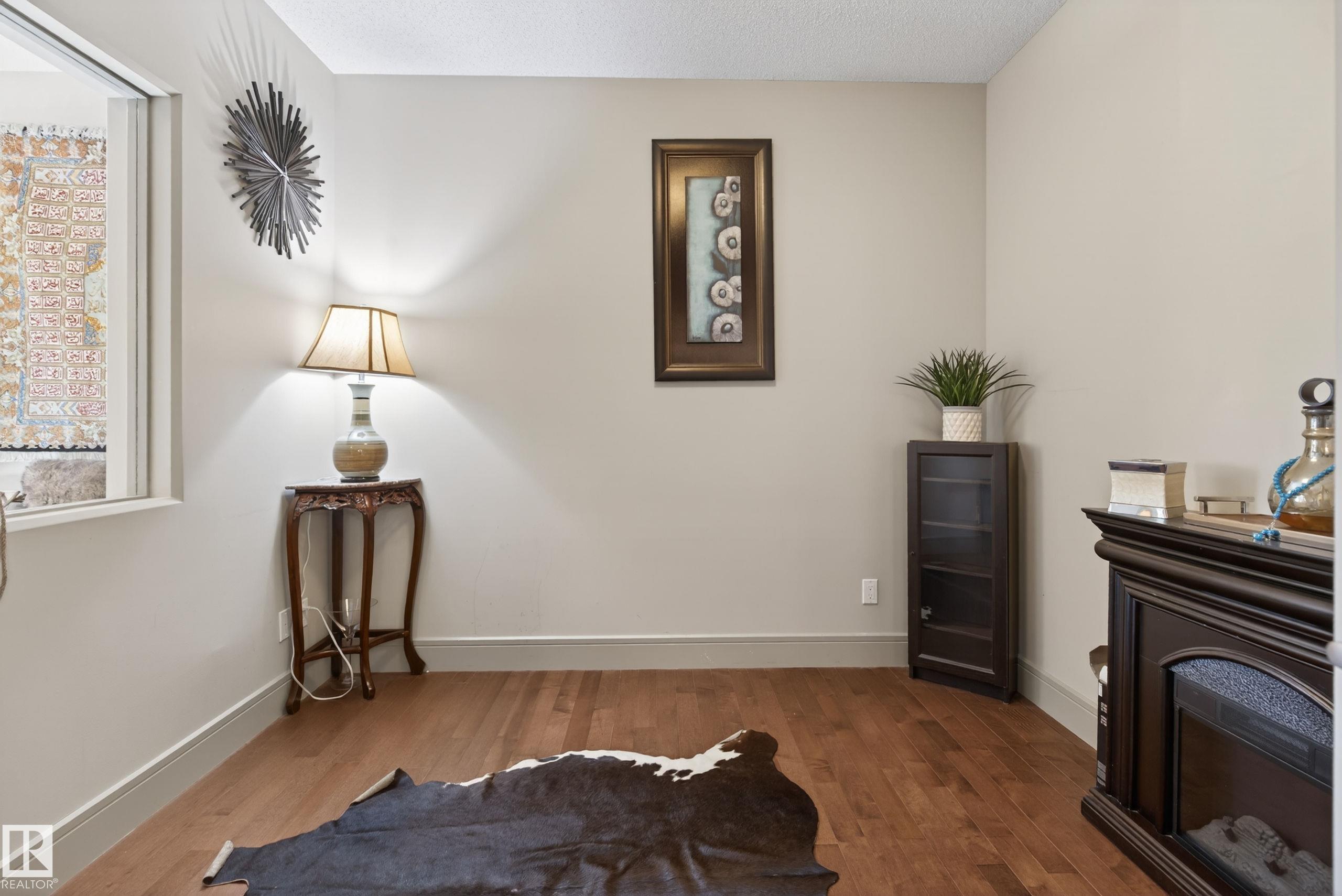 https://zimg.paragon.ice.com/ParagonImages/Property/PM/RAE/225411750/24/0/0/b19bd2e7895a2365a15e8b1cab9854a1/1/c2282181de14ce9247bdcd9fff614a27/225411750-8346DF9C-EF93-401D-8DB3-B275611D8C2E.JPG