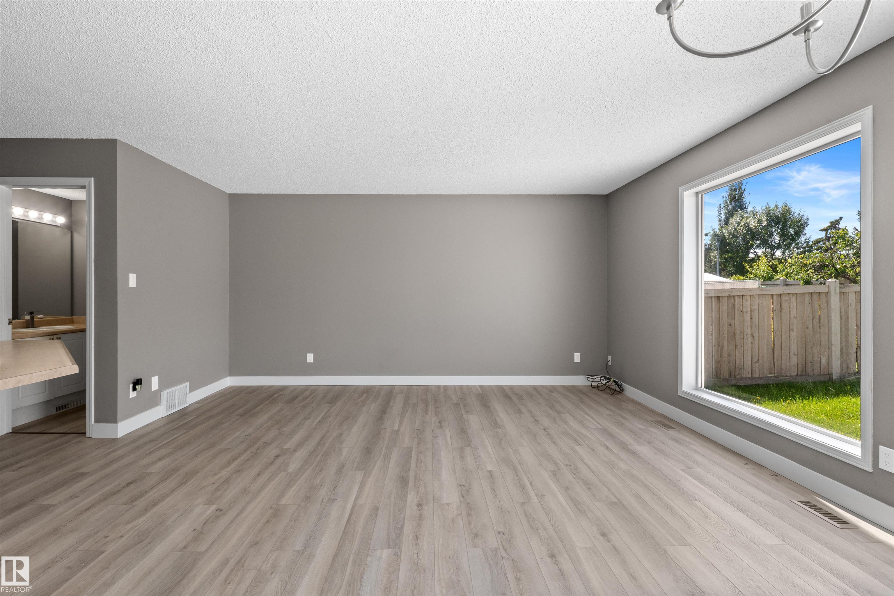 https://zimg.paragon.ice.com/ParagonImages/Property/PM/RAE/225411778/25/0/0/2e49c35108ed185944c8f4a27f500efb/1/3a4cb91939c1ed21994c183c9ee638d5/225411778-74f79eac-51c7-4a82-b3f2-98c1e8ce2a9b.JPG