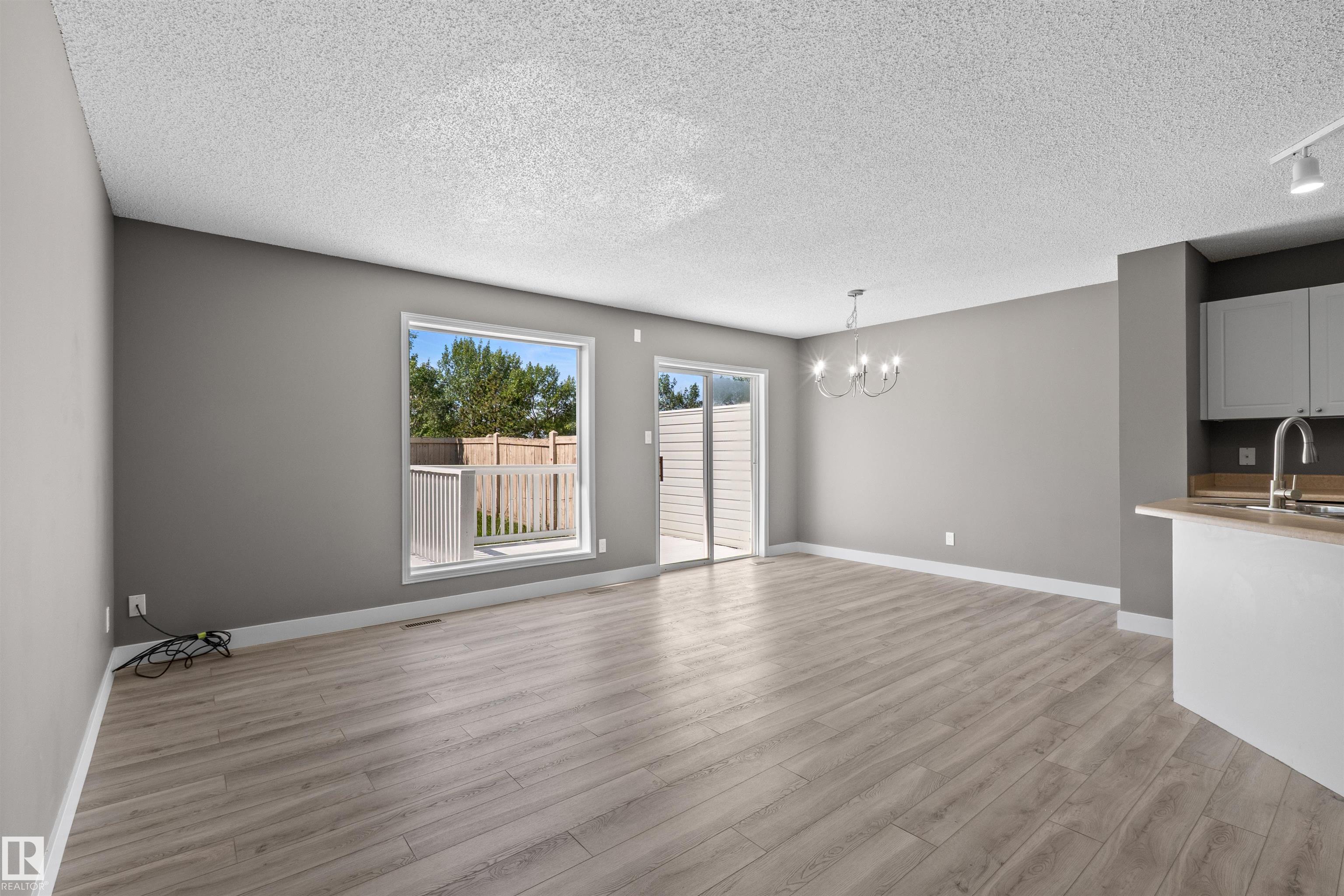 https://zimg.paragon.ice.com/ParagonImages/Property/PM/RAE/225411778/26/0/0/afb606d54b0ad1ed68c7b1f788532d58/1/3a4cb91939c1ed21994c183c9ee638d5/225411778-b4aefeff-ee6d-4b72-8d6c-8e326531a53e.JPG