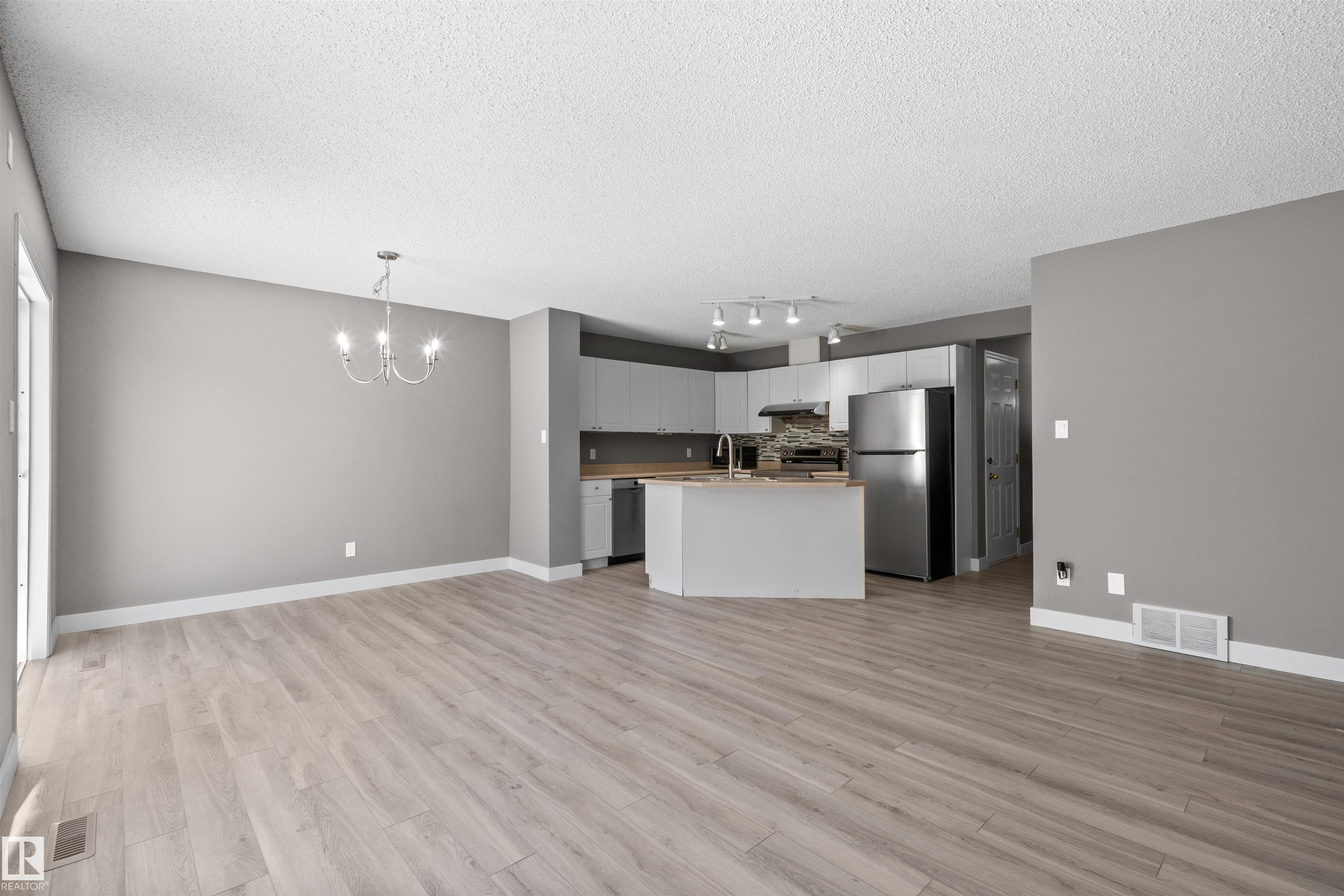 https://zimg.paragon.ice.com/ParagonImages/Property/PM/RAE/225411778/28/0/0/2c0b96d56da6c9b2fc98c5ec64e7e616/1/3a4cb91939c1ed21994c183c9ee638d5/225411778-5e1bcc0d-7af9-4c02-ba74-ac3f427f35c0.JPG