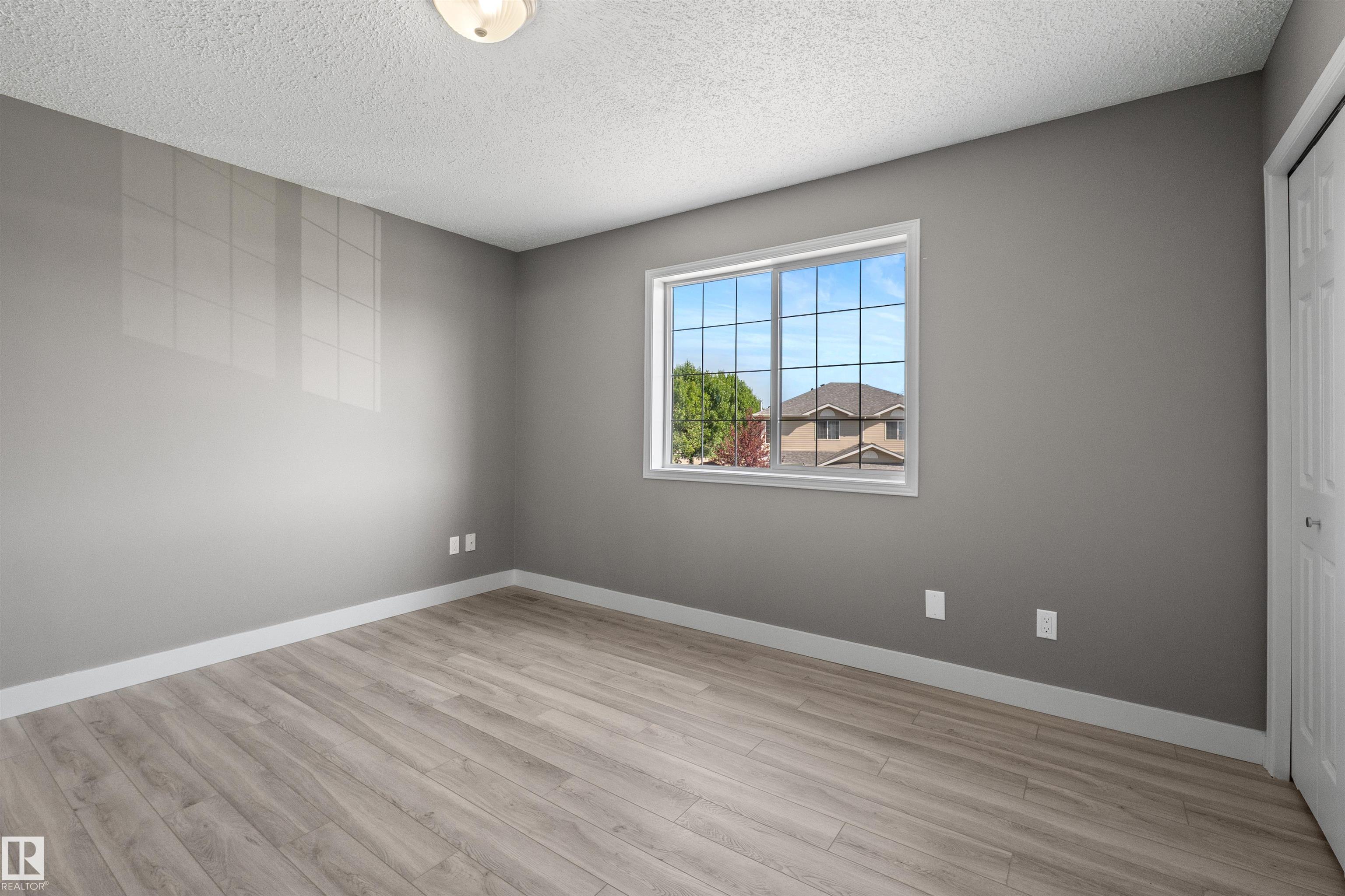https://zimg.paragon.ice.com/ParagonImages/Property/PM/RAE/225411778/38/0/0/26d3aa530b96dee924d6a7da39240477/1/3a4cb91939c1ed21994c183c9ee638d5/225411778-010877e0-5f23-40d7-a935-7f15e4349f6c.JPG