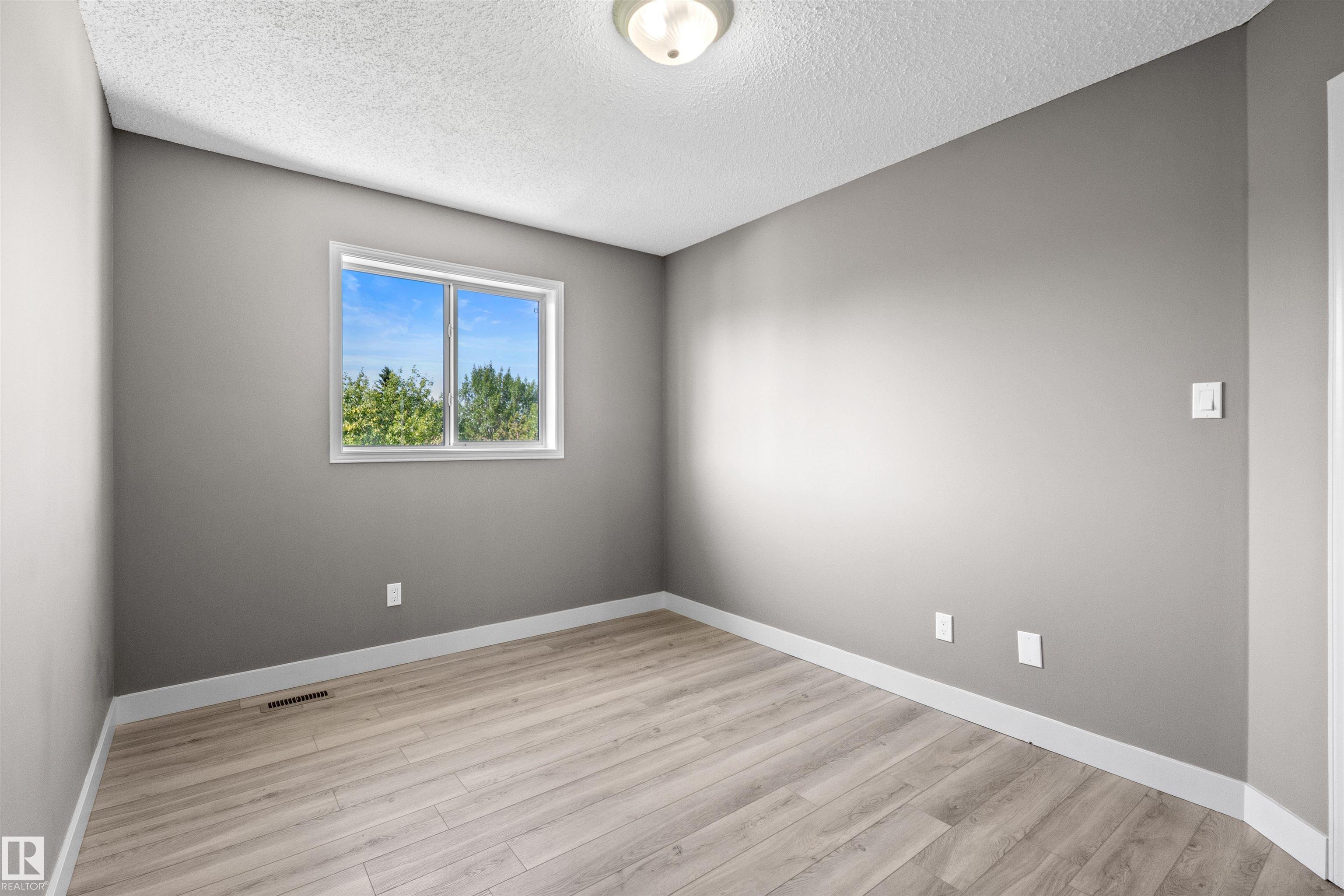 https://zimg.paragon.ice.com/ParagonImages/Property/PM/RAE/225411778/43/0/0/0714beceb840c0cc31c53a732f2f2d9c/1/3a4cb91939c1ed21994c183c9ee638d5/225411778-775c0b5e-8922-4120-b2d5-fcea715b15f2.JPG