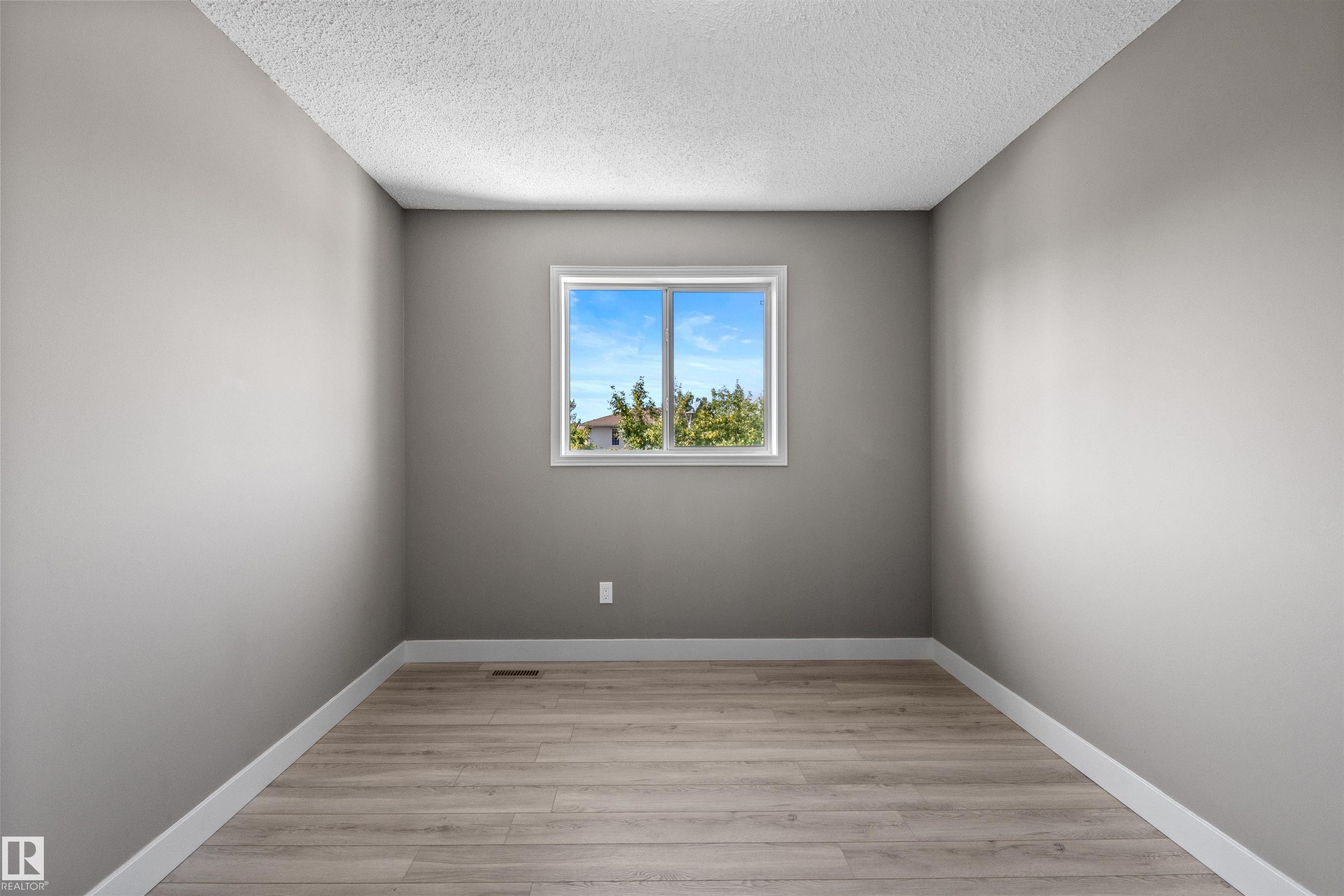 https://zimg.paragon.ice.com/ParagonImages/Property/PM/RAE/225411778/47/0/0/5a86bd033b9930e487bb1ce67e8df759/1/3a4cb91939c1ed21994c183c9ee638d5/225411778-d6dff795-8053-4eec-9bf7-5031820bb5ae.JPG