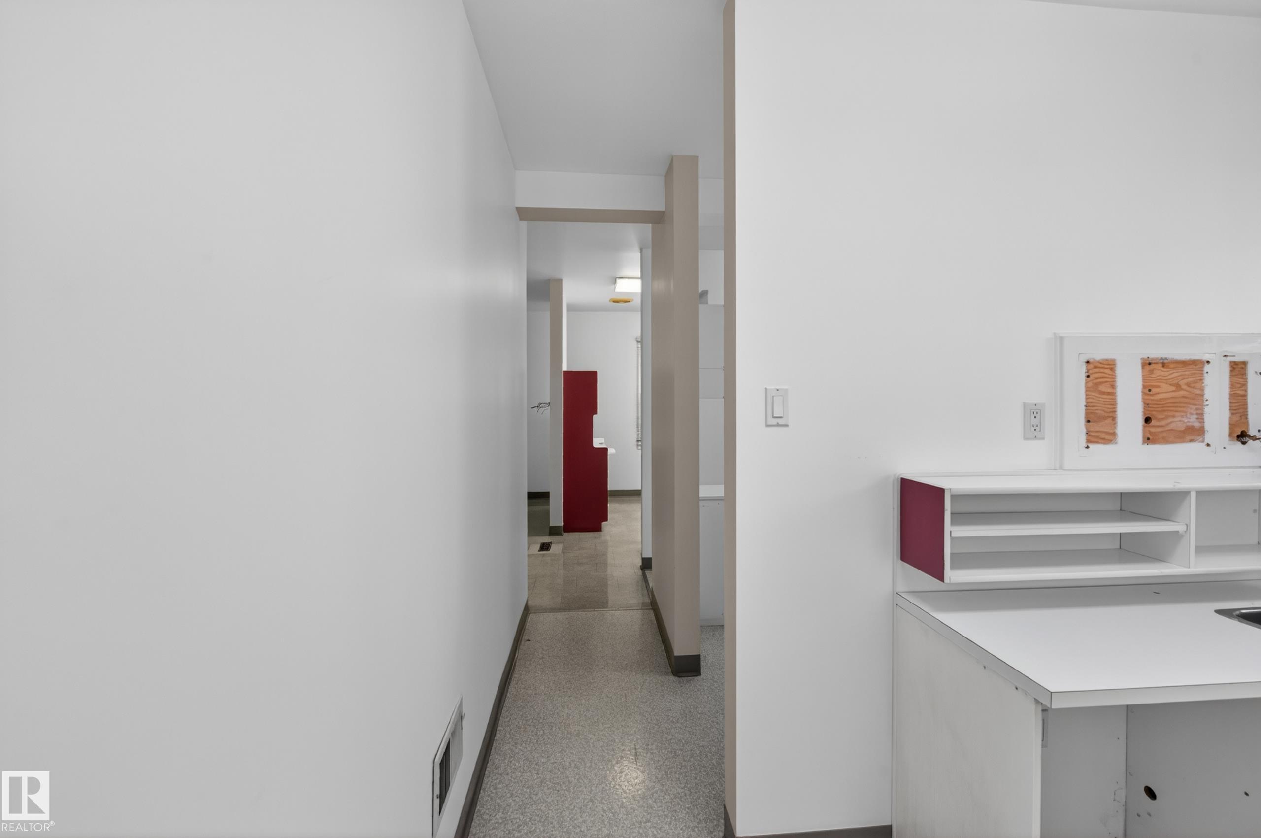 https://zimg.paragon.ice.com/ParagonImages/Property/PM/RAE/225411796/13/0/0/23502d09312f81ba639aba7fde982fb9/1/06db3c21d6e01d3043376d2eaf9fa60b/225411796-696a1ff9-0103-41ed-9f57-47f39082ec0d.JPG