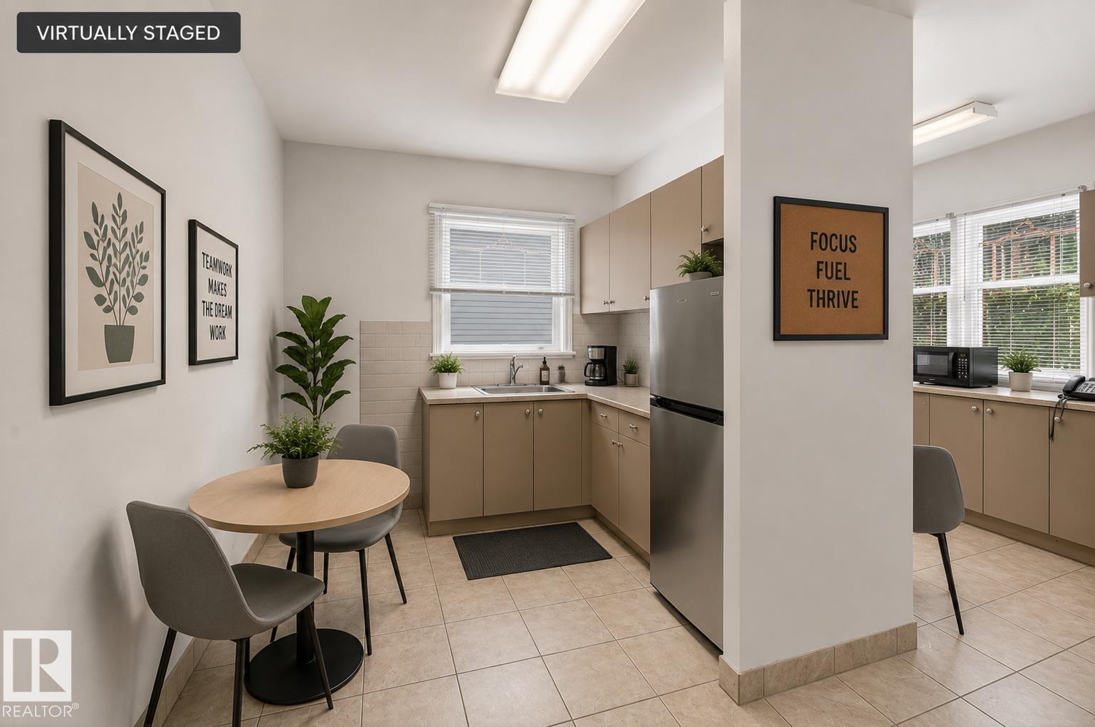 https://zimg.paragon.ice.com/ParagonImages/Property/PM/RAE/225411796/18/0/0/9b8cae59fa21962490d140e69e162e96/1/06db3c21d6e01d3043376d2eaf9fa60b/225411796-37eaf020-8185-4b69-a1dd-f01679b2a173.JPG