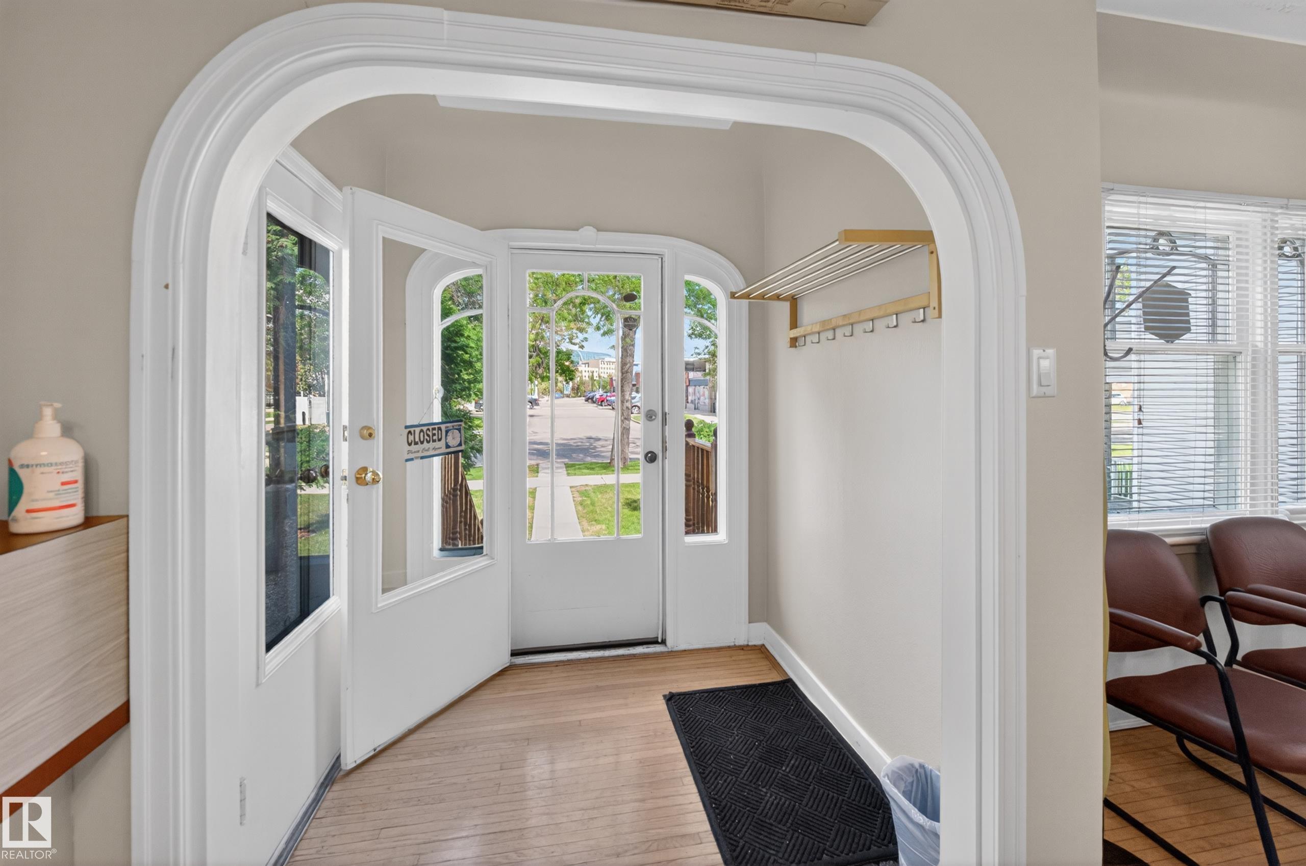 https://zimg.paragon.ice.com/ParagonImages/Property/PM/RAE/225411796/2/0/0/9320fb180ef59e12b92a59bfccc37937/1/06db3c21d6e01d3043376d2eaf9fa60b/225411796-f165660c-6b05-4b5a-ad21-578776eb3d9e.JPG