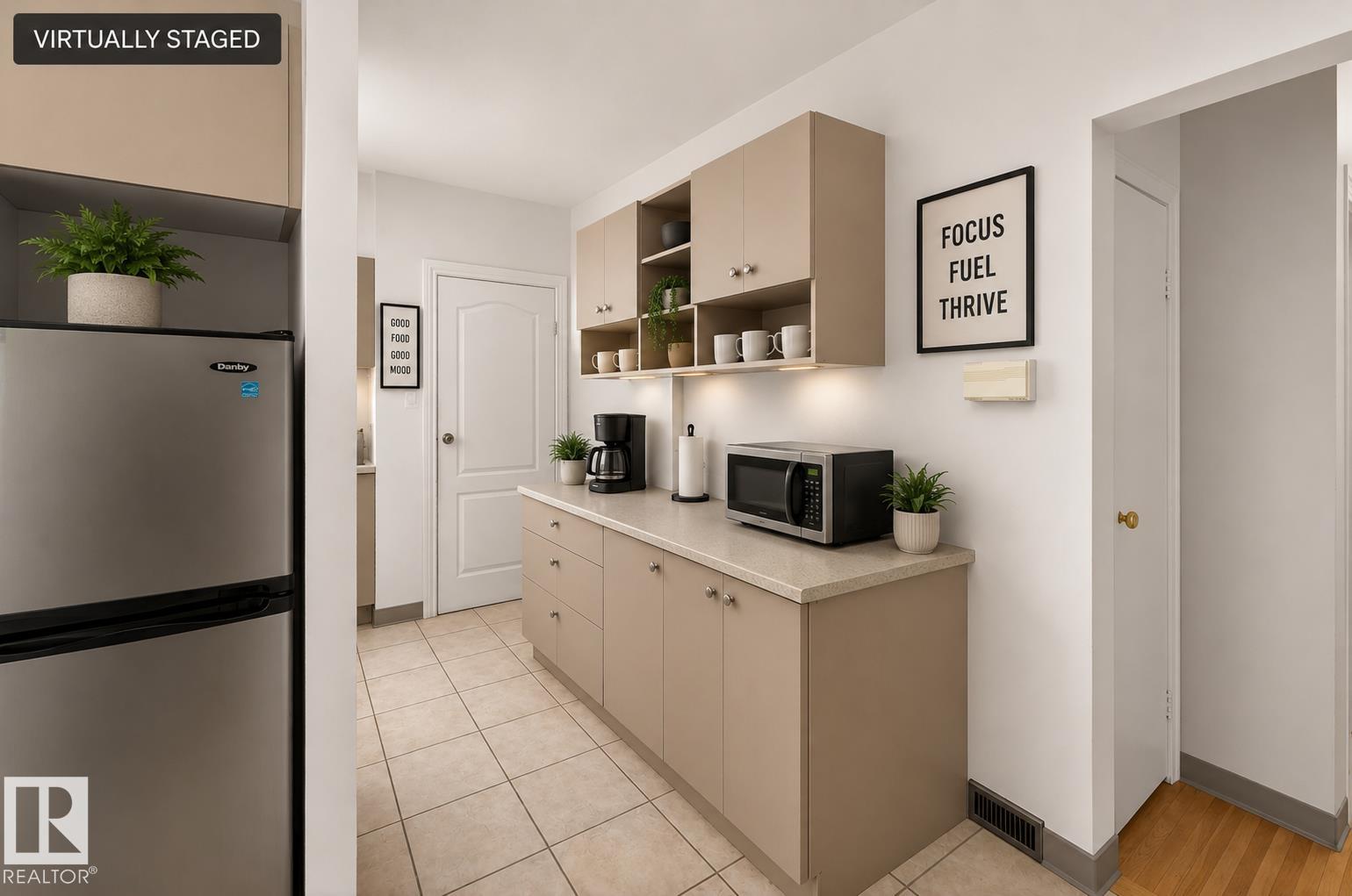 https://zimg.paragon.ice.com/ParagonImages/Property/PM/RAE/225411796/20/0/0/7c54a95f8ad6c0ac1bf555ee0b444791/1/06db3c21d6e01d3043376d2eaf9fa60b/225411796-22552d00-67d8-4bfc-9f37-752947cdc47b.JPG