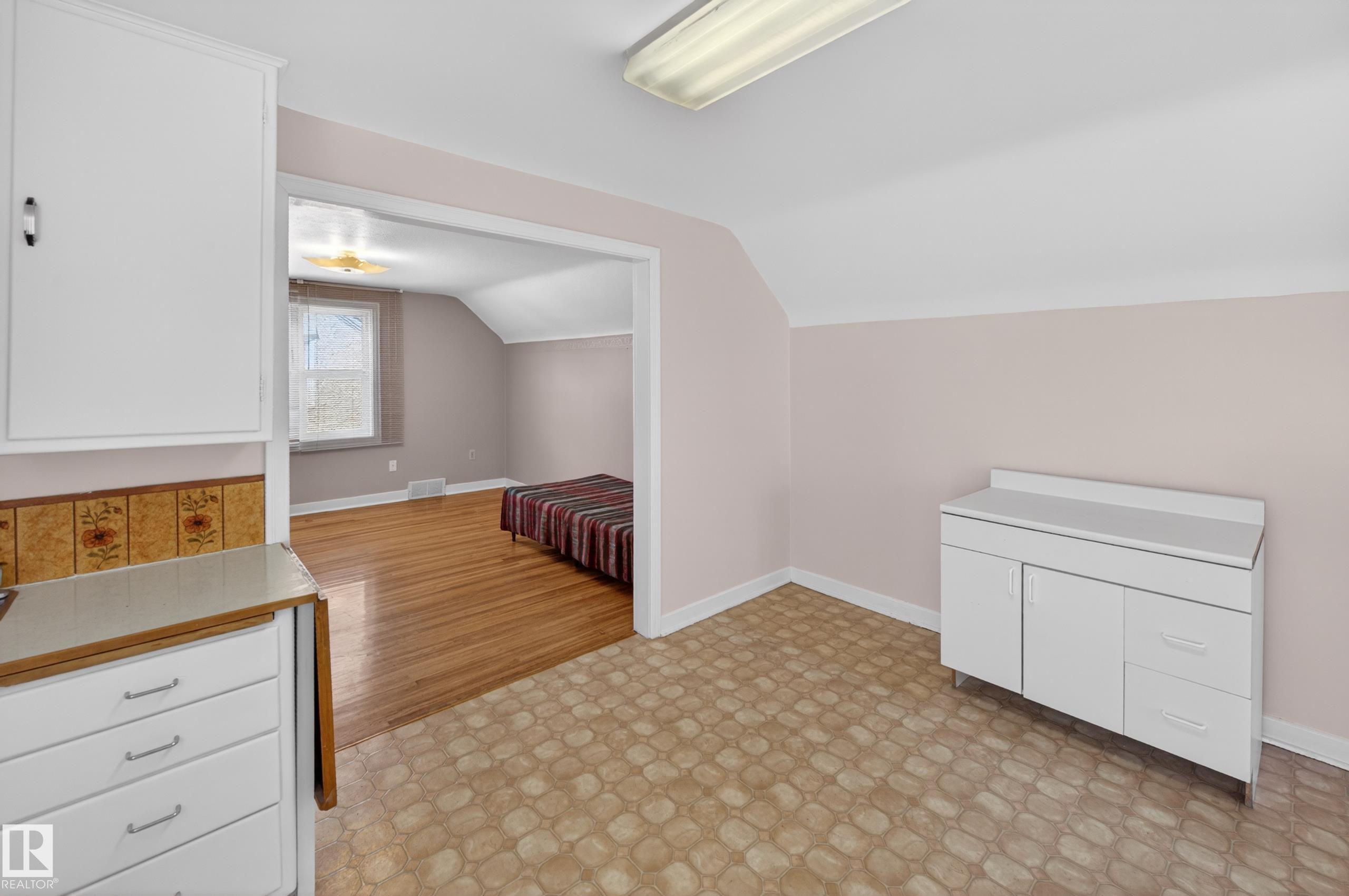 https://zimg.paragon.ice.com/ParagonImages/Property/PM/RAE/225411796/25/0/0/864911ac4b9b65621253f0b9fc9ef886/1/06db3c21d6e01d3043376d2eaf9fa60b/225411796-8e926d5e-dbaa-466b-9ff8-bec1b0603ca1.JPG
