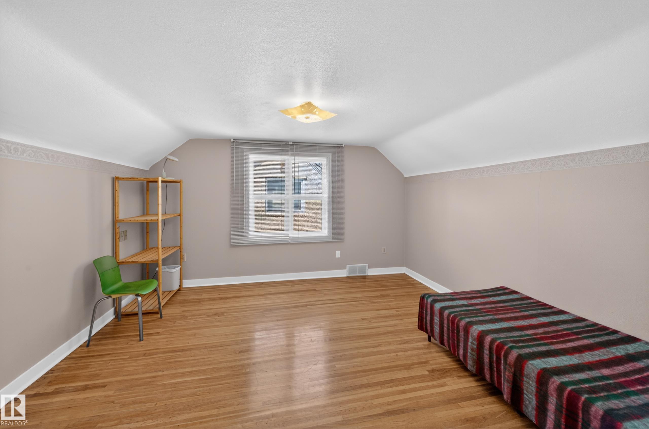 https://zimg.paragon.ice.com/ParagonImages/Property/PM/RAE/225411796/29/0/0/9ed2dc84651433f113f9119f5ff3eaae/1/06db3c21d6e01d3043376d2eaf9fa60b/225411796-036d2882-bf70-4d46-8584-2ed365304666.JPG