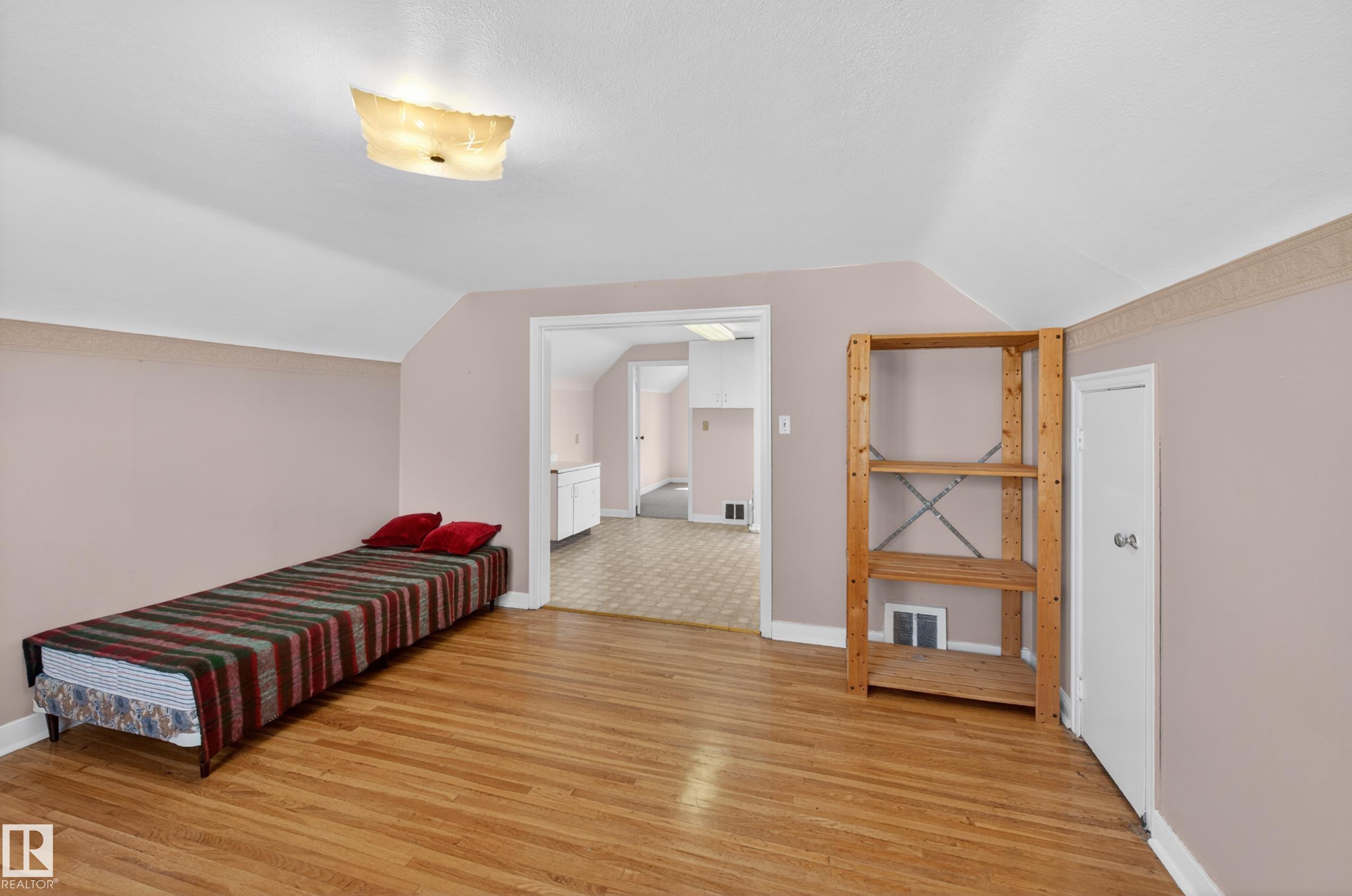 https://zimg.paragon.ice.com/ParagonImages/Property/PM/RAE/225411796/31/0/0/051ddf13b85cdf59c44a86adb2430fdc/1/06db3c21d6e01d3043376d2eaf9fa60b/225411796-9d6946d2-dcbb-4c79-9f60-73c16b7b0d34.JPG