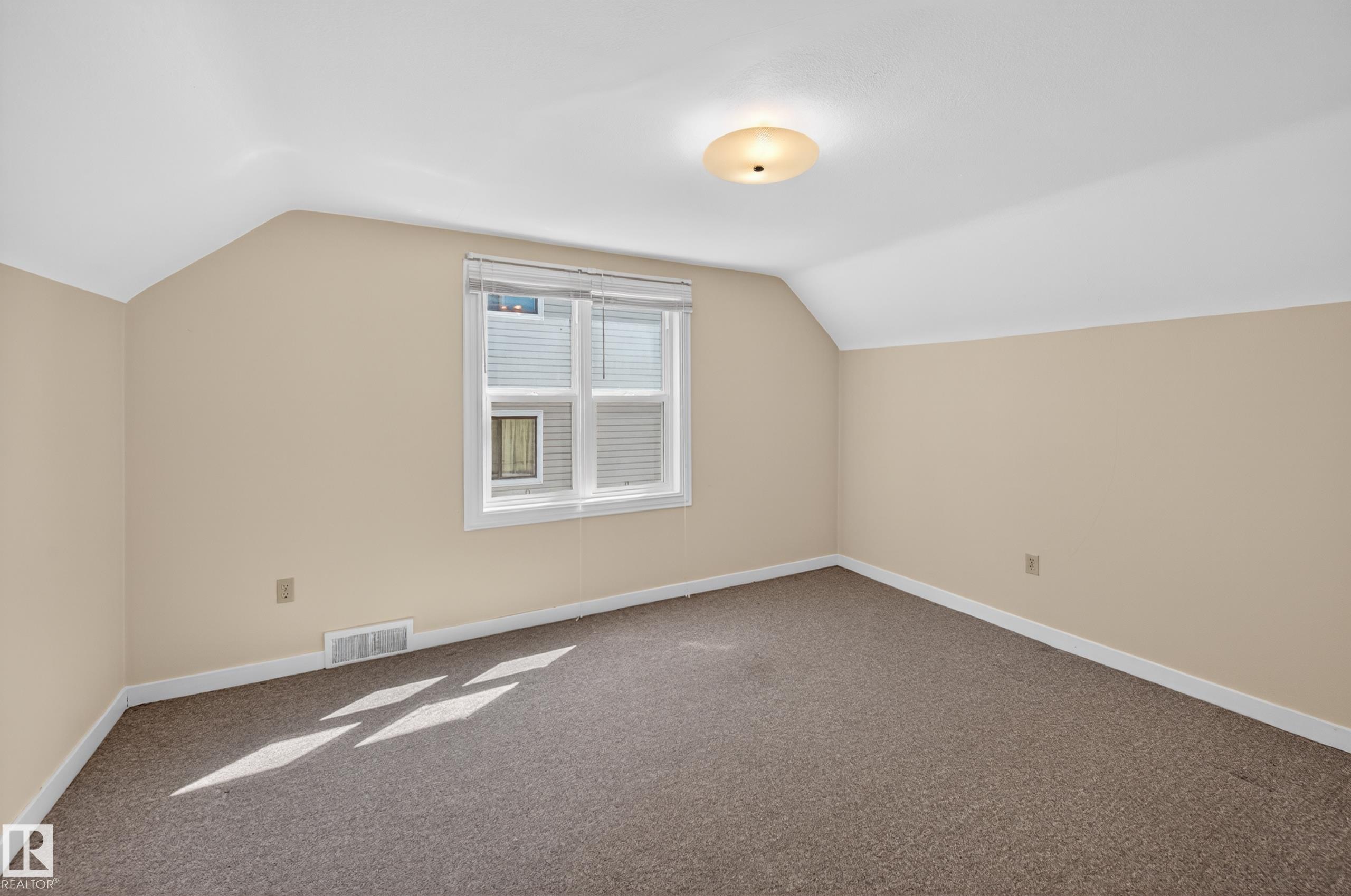 https://zimg.paragon.ice.com/ParagonImages/Property/PM/RAE/225411796/33/0/0/197a920b9a8aac94b4b0f233f5a11dc7/1/06db3c21d6e01d3043376d2eaf9fa60b/225411796-56623391-8eb6-4baf-9df8-6a5544a97690.JPG