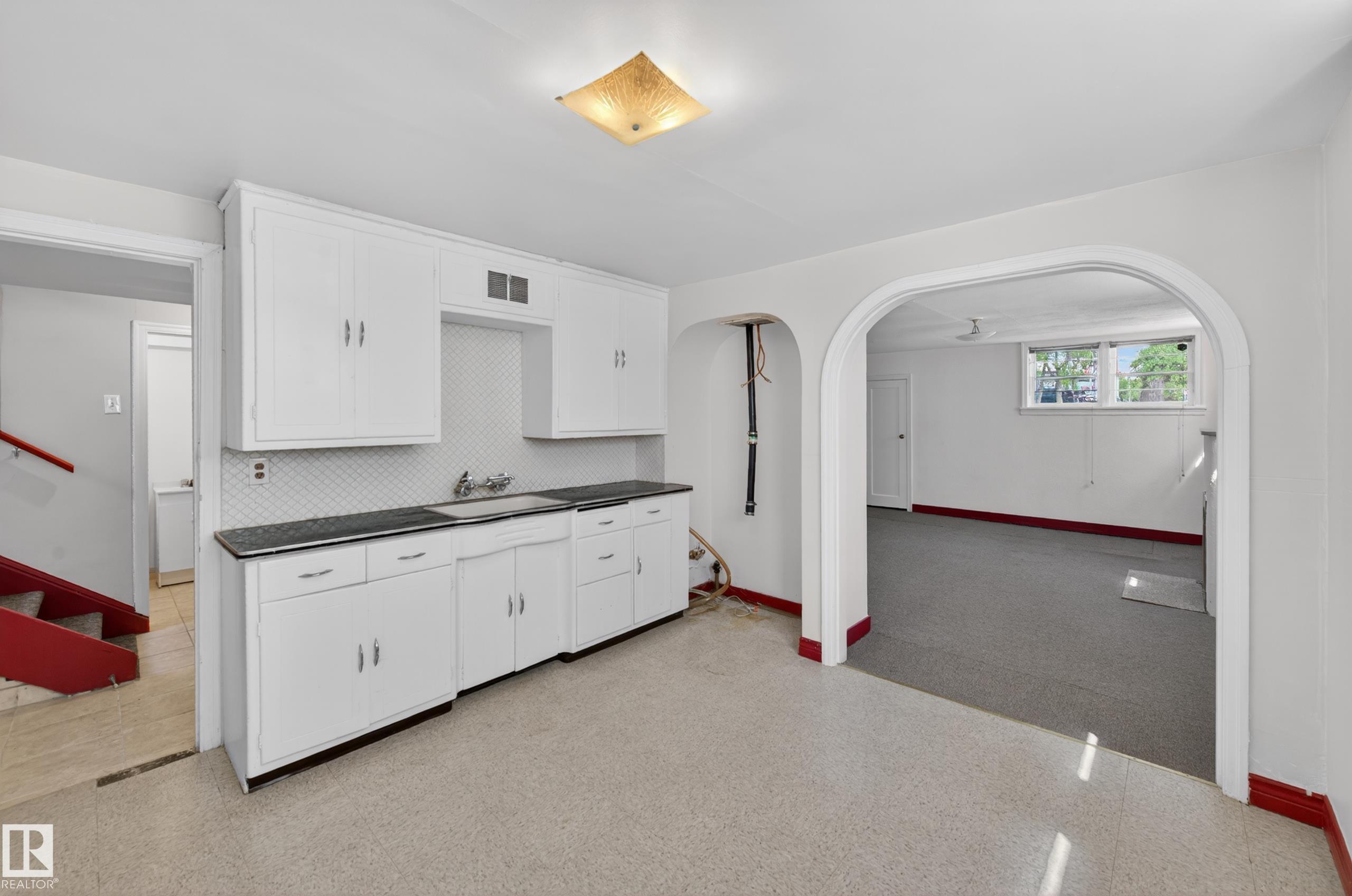 https://zimg.paragon.ice.com/ParagonImages/Property/PM/RAE/225411796/40/0/0/a6c2f8c5bf91c24e795a9c496ff39956/1/06db3c21d6e01d3043376d2eaf9fa60b/225411796-fdc76bbf-d8b5-4946-931b-8784dc3a8538.JPG