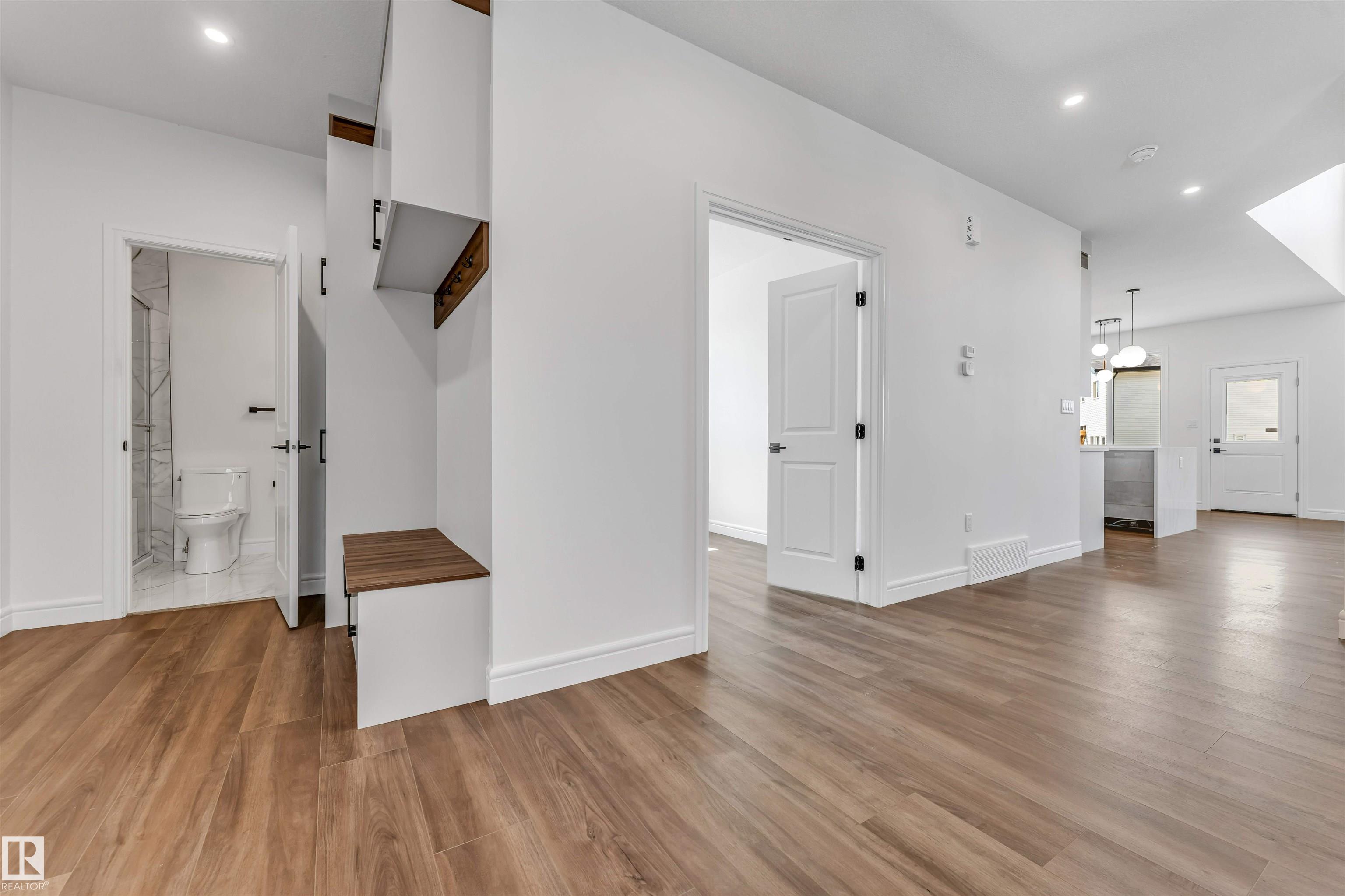 https://zimg.paragon.ice.com/ParagonImages/Property/PM/RAE/225411818/17/0/0/b3eebcd2954477a5690d4f5039329db5/1/6a67f7e3c5cf081b0d31b1444a48d2d5/225411818-eee74480-45d8-480e-b904-4c8fdb41a52a.JPG