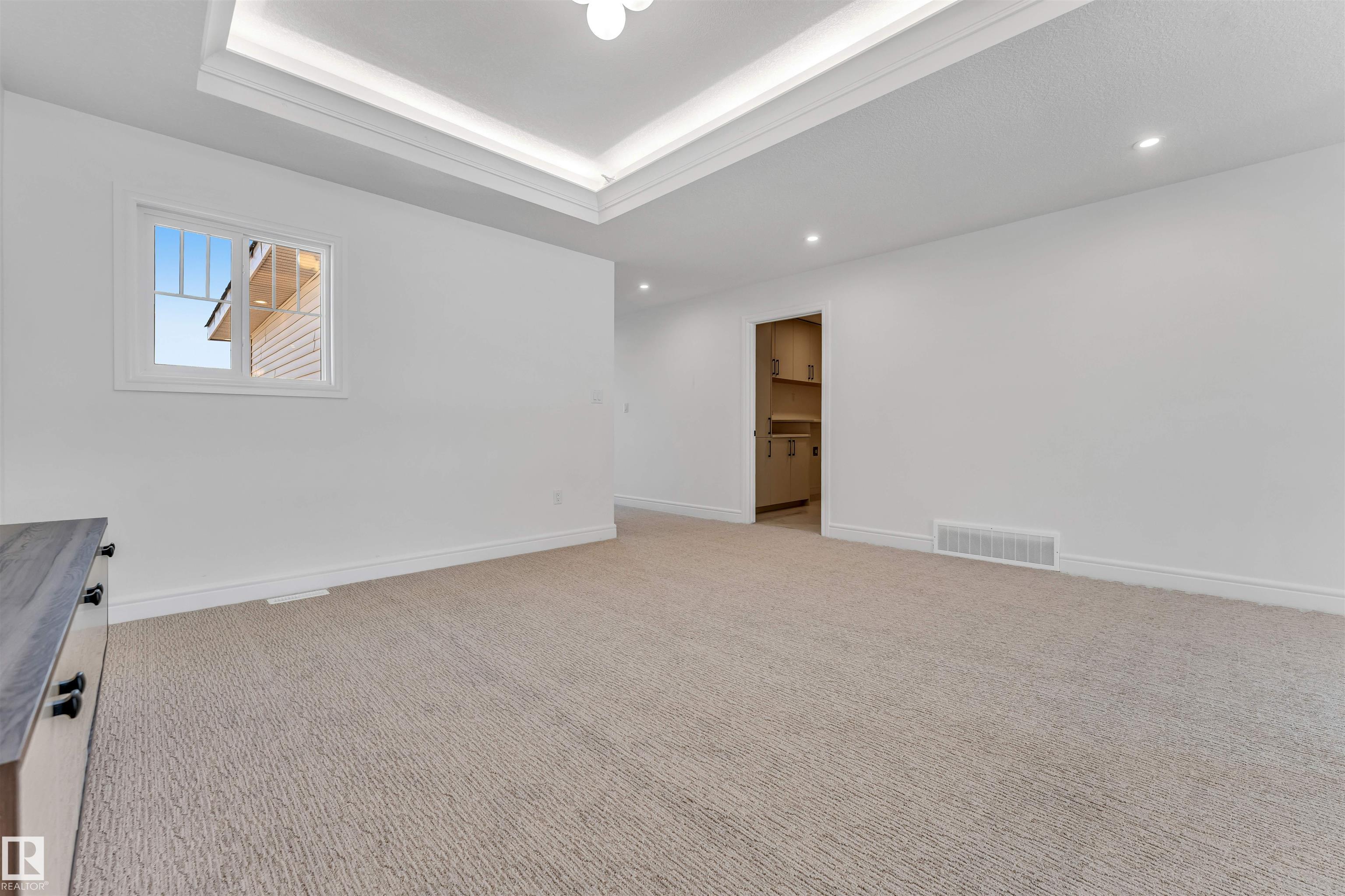 https://zimg.paragon.ice.com/ParagonImages/Property/PM/RAE/225411818/30/0/0/9dc07f765a46a8052c1e2cd1ac5f1767/1/6a67f7e3c5cf081b0d31b1444a48d2d5/225411818-7bede2f1-fd15-492c-819c-ed35c2938c45.JPG