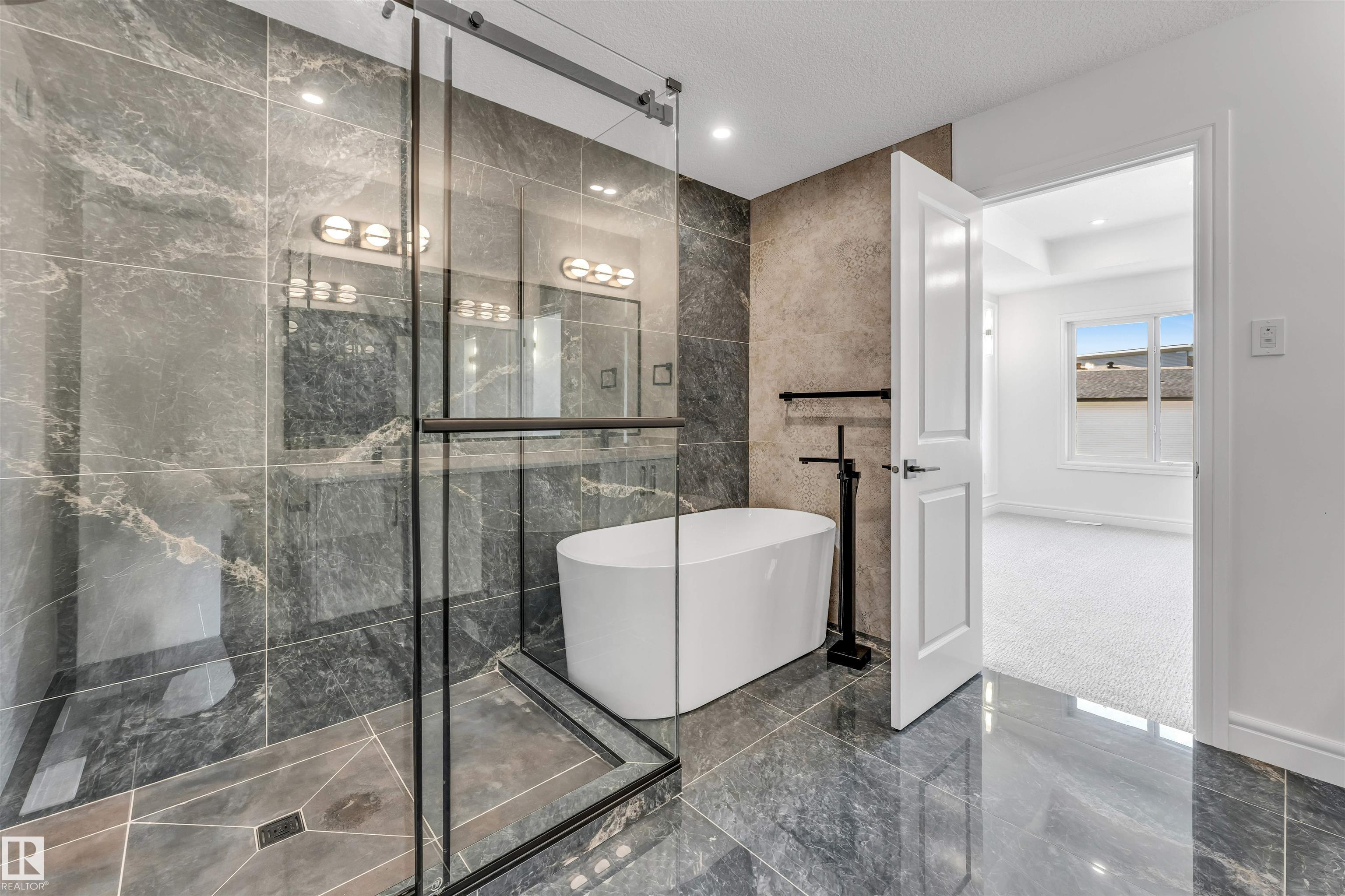 https://zimg.paragon.ice.com/ParagonImages/Property/PM/RAE/225411818/31/0/0/001637ed498ae5e0354b4d9ea329351f/1/6a67f7e3c5cf081b0d31b1444a48d2d5/225411818-e76e2c56-ea65-4974-9df6-589553c7996f.JPG
