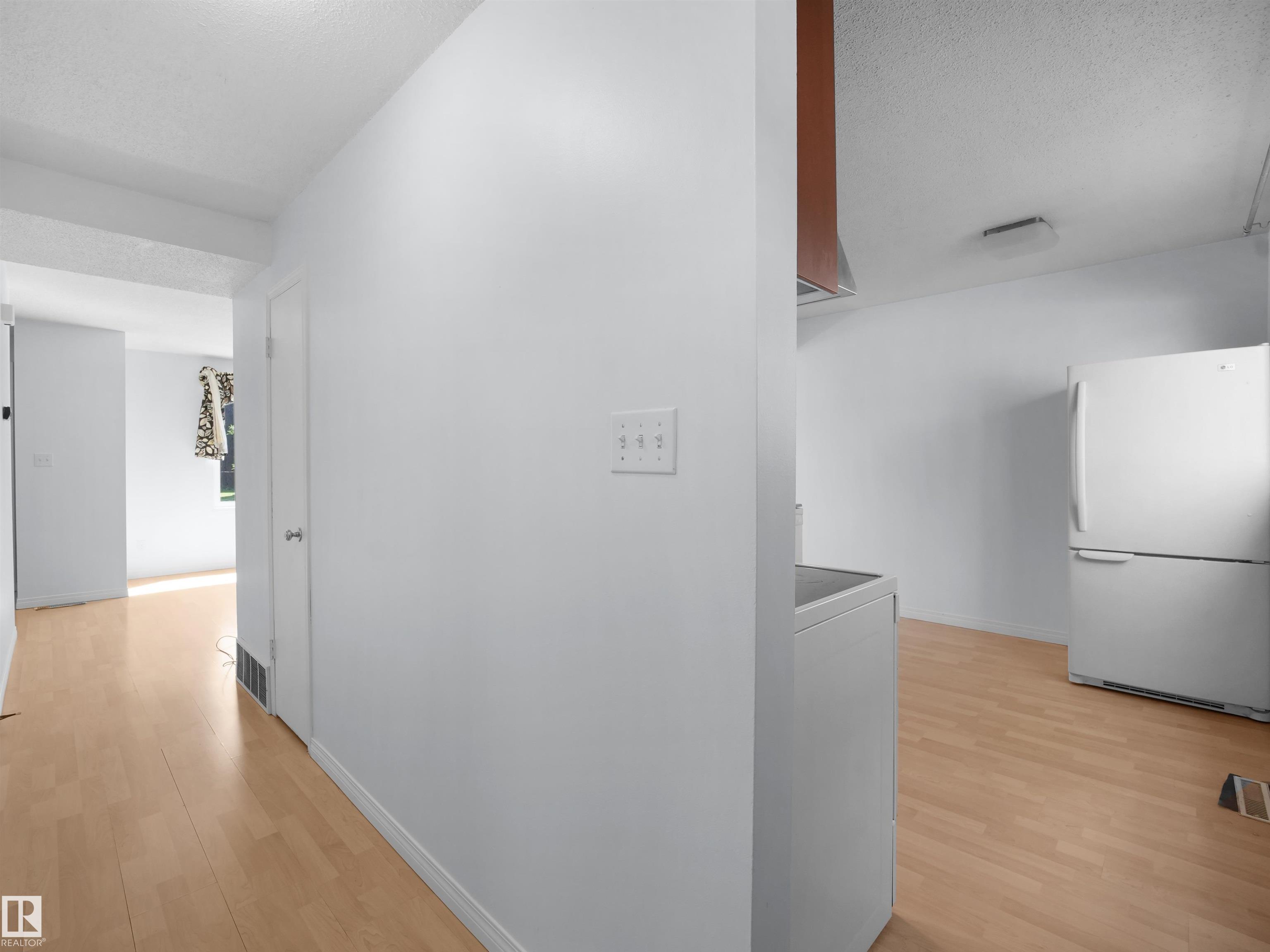 https://zimg.paragon.ice.com/ParagonImages/Property/PM/RAE/225411840/11/0/0/0639fc7e316e0bf035886f6b45ee40d9/1/d6fb31c98d2e7518d1674e8e6b3516fe/225411840-46149b37-d148-4606-806d-7873fe1b0415.JPG