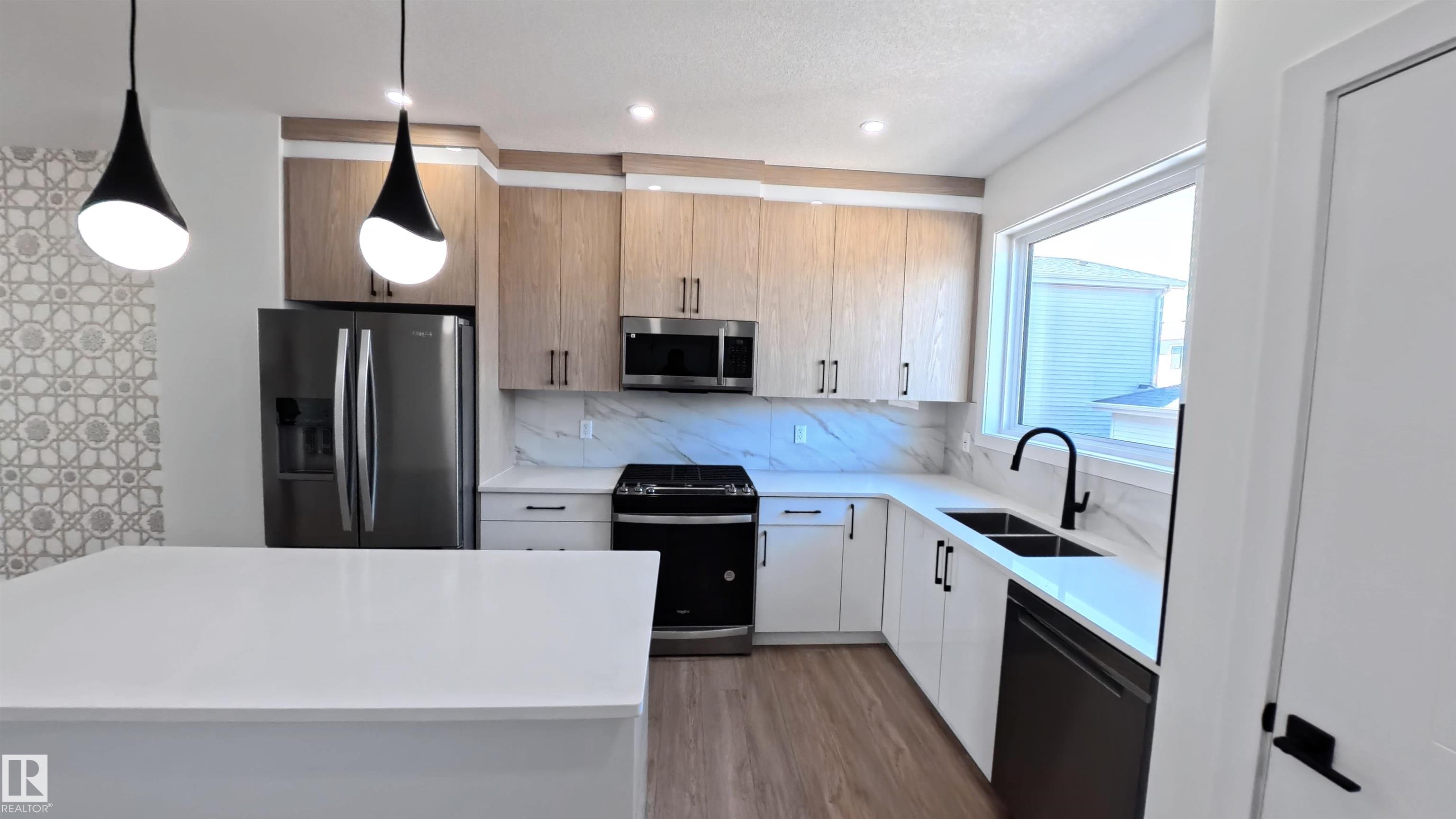 https://zimg.paragon.ice.com/ParagonImages/Property/PM/RAE/225411850/13/0/0/0d60b8e9a39fc200de55de03c575440b/1/c4fb43fbc29486383d779d27191f74e5/225411850-A3C11E0D-DCC2-4052-8E25-655B298786D3.JPG