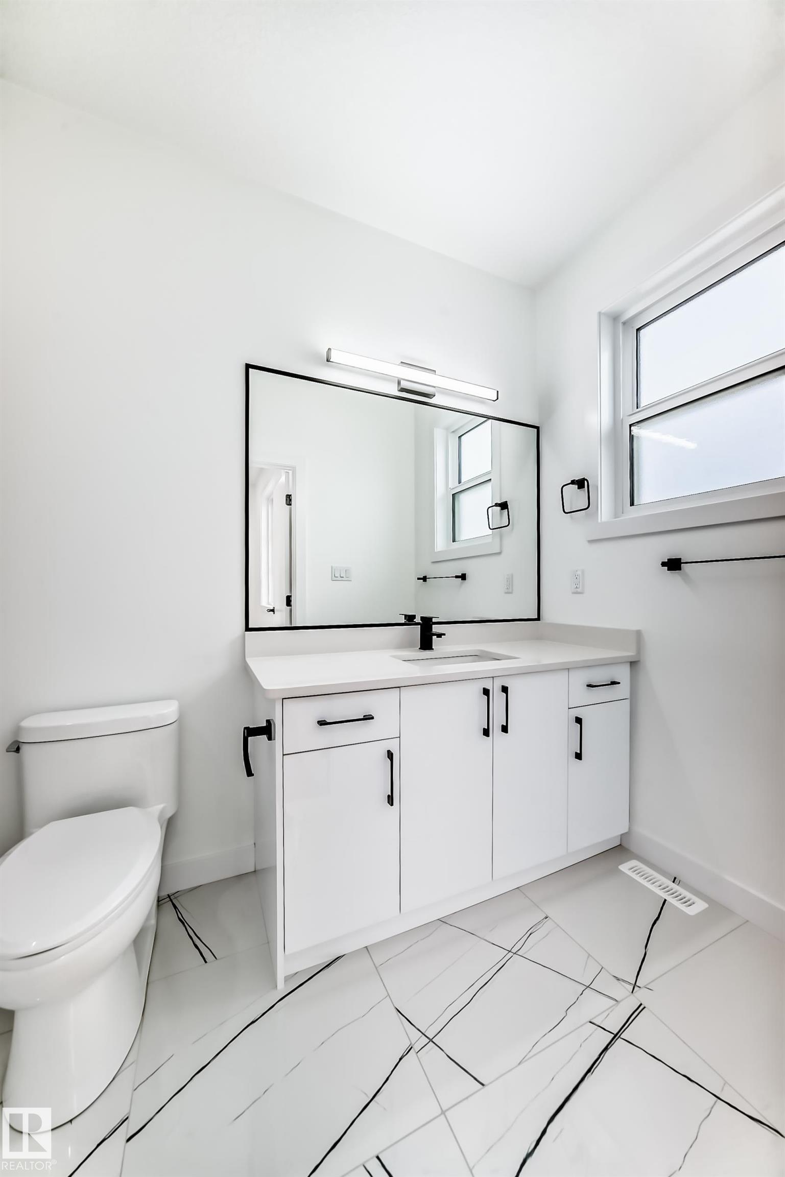 https://zimg.paragon.ice.com/ParagonImages/Property/PM/RAE/225411850/23/0/0/20c4434b4f9f86d71603161c82d7dae2/1/c4fb43fbc29486383d779d27191f74e5/225411850-86E81B19-97E1-494B-85F9-51C112732DA0.JPG