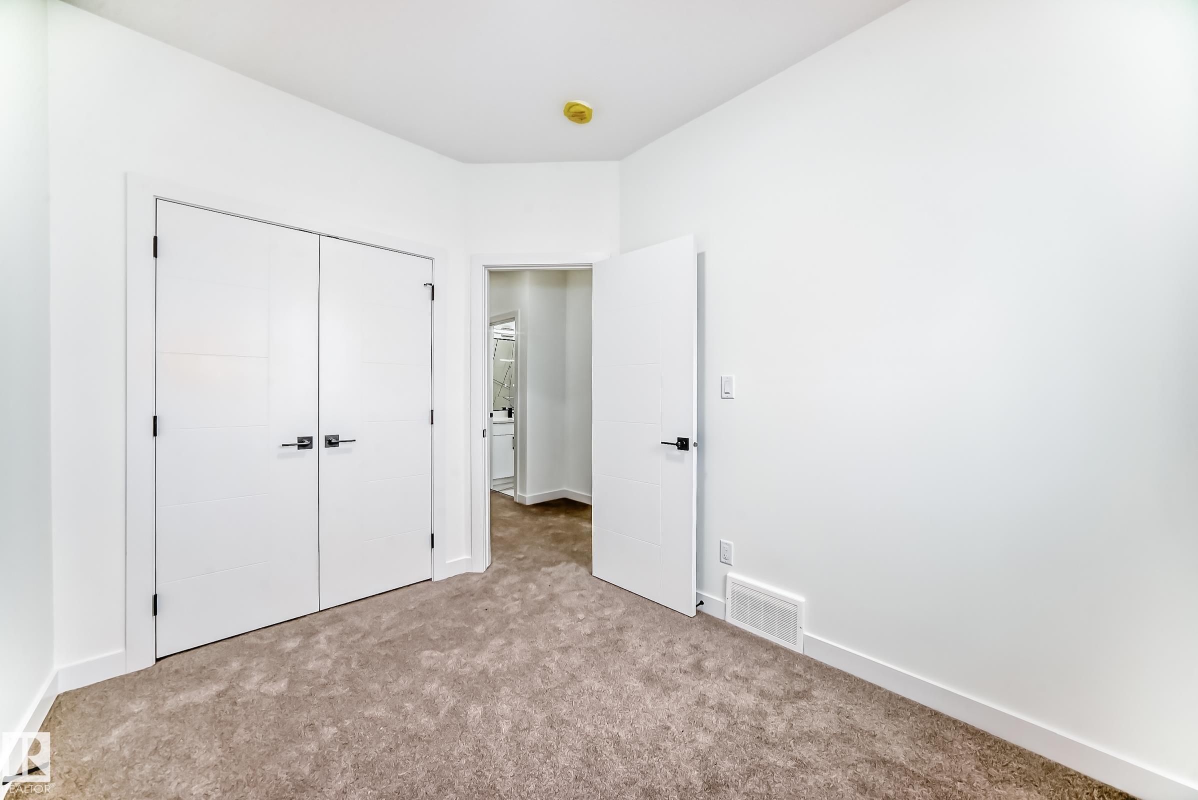 https://zimg.paragon.ice.com/ParagonImages/Property/PM/RAE/225411850/26/0/0/642c1c330bcbaa099d6834b83230922b/1/c4fb43fbc29486383d779d27191f74e5/225411850-48F558E0-A36F-413A-9053-F220E5BBAED5.JPG