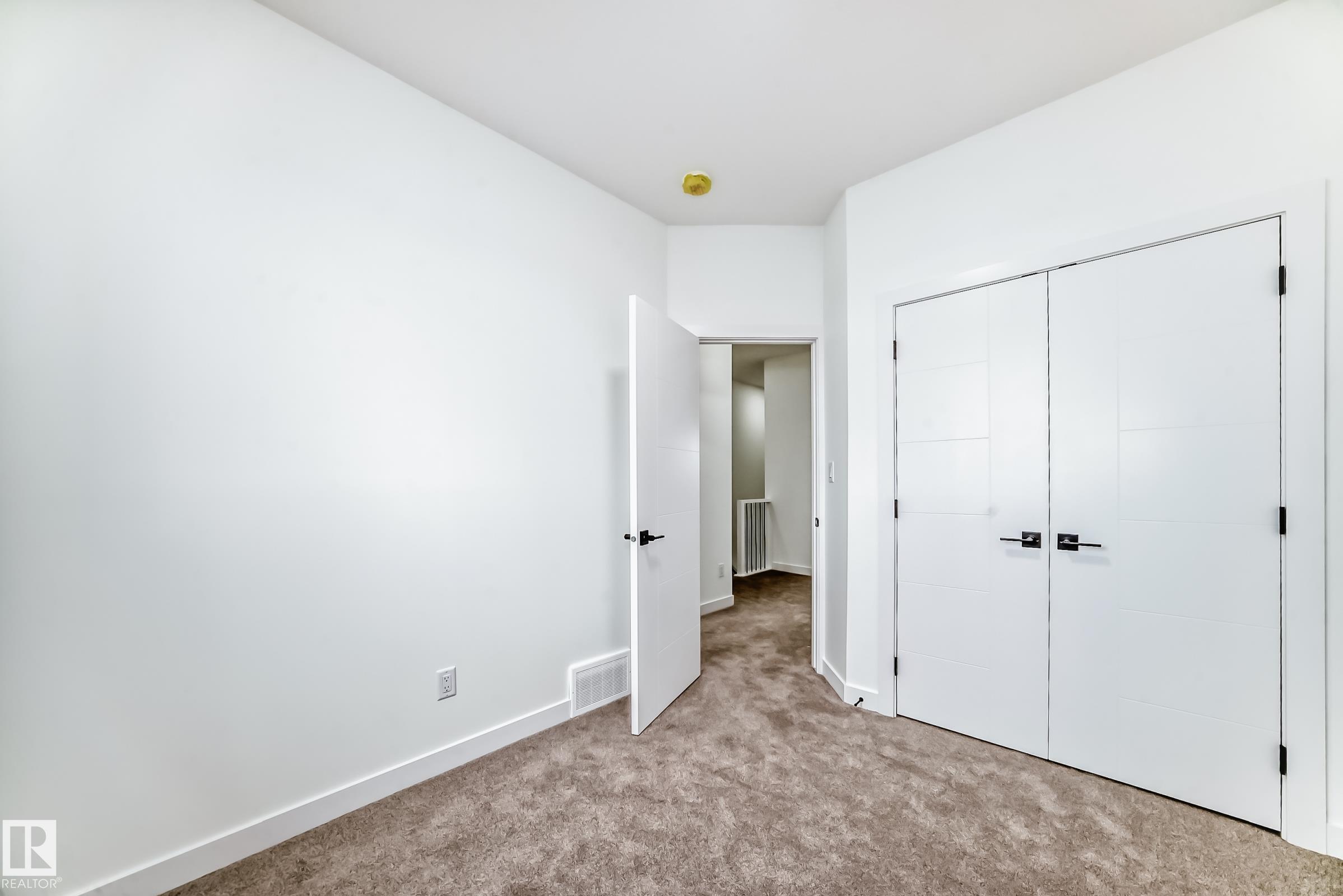 https://zimg.paragon.ice.com/ParagonImages/Property/PM/RAE/225411850/28/0/0/7a49a70c562c448a1a35cde373699bbb/1/c4fb43fbc29486383d779d27191f74e5/225411850-0FCC53A3-A45F-4C28-B755-A31261054FB0.JPG