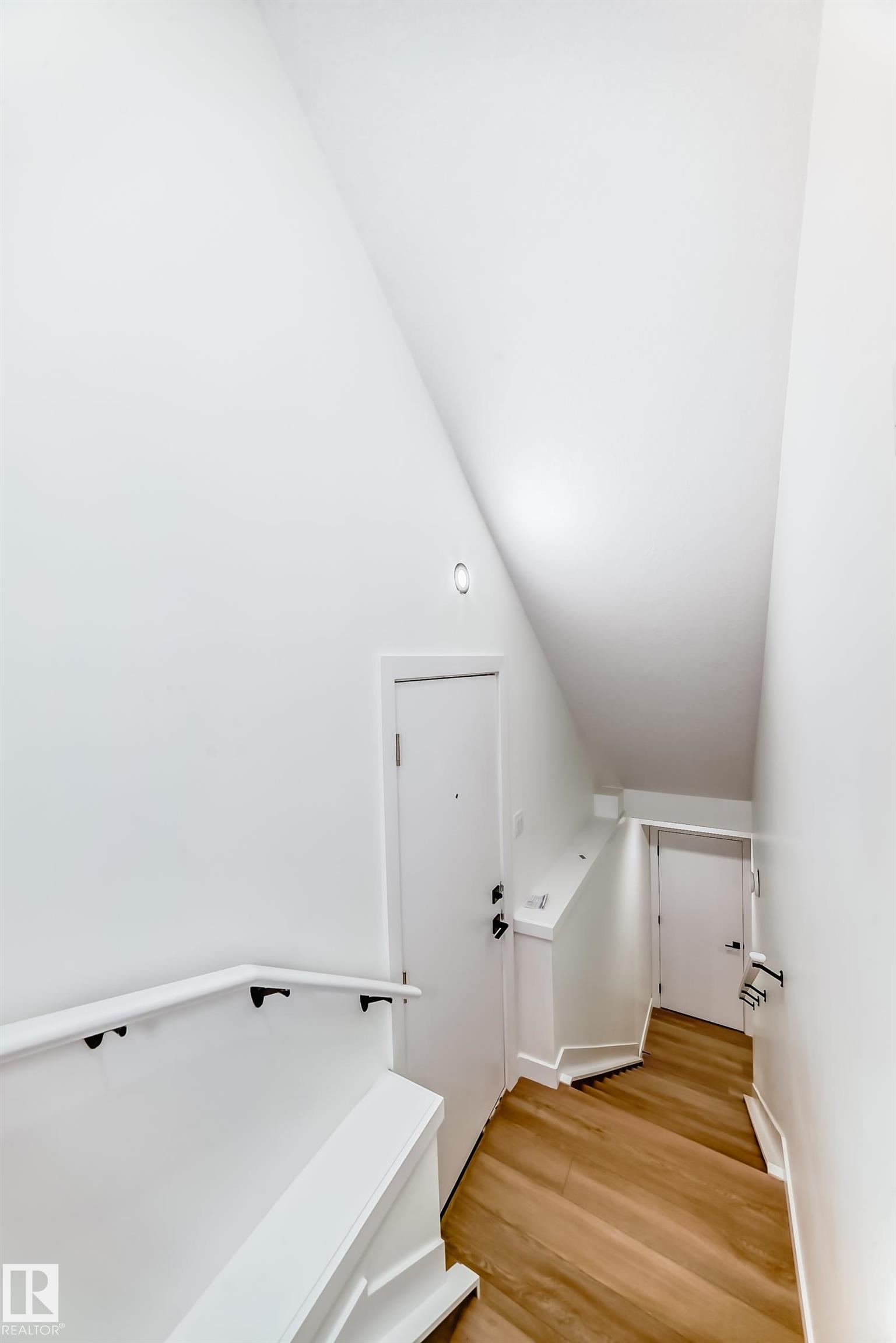 https://zimg.paragon.ice.com/ParagonImages/Property/PM/RAE/225411850/34/0/0/b36d4258512c7df70b25ce585e923c95/1/c4fb43fbc29486383d779d27191f74e5/225411850-BAB47CAF-3A9F-40E7-8BD2-0C3960D49A3A.JPG