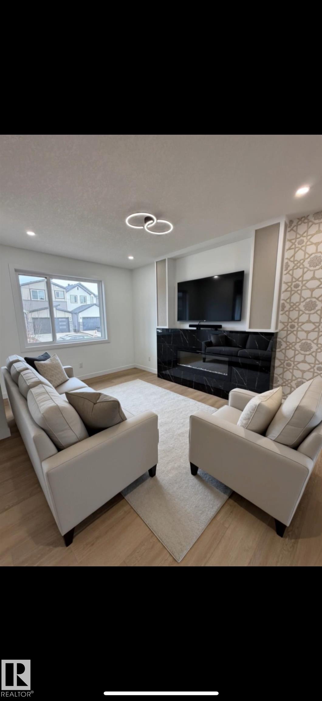 https://zimg.paragon.ice.com/ParagonImages/Property/PM/RAE/225411850/8/0/0/705a284959a19d6ff03a81b833a9429f/1/c4fb43fbc29486383d779d27191f74e5/225411850-6D423581-B525-45D3-B95E-C1AE2273F59F.JPG