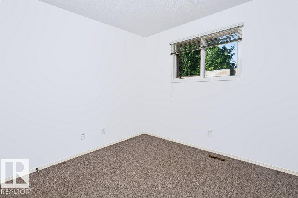 https://zimg.paragon.ice.com/ParagonImages/Property/PM/RAE/225411867/29/0/0/3cf5c22ea52bc491046e2deb989eefe7/1/0fff8e80cf6e4eb74c13994d1d66c887/225411867-9c70cdf5-9e34-4e33-bf67-80c0d8ab103c.JPG