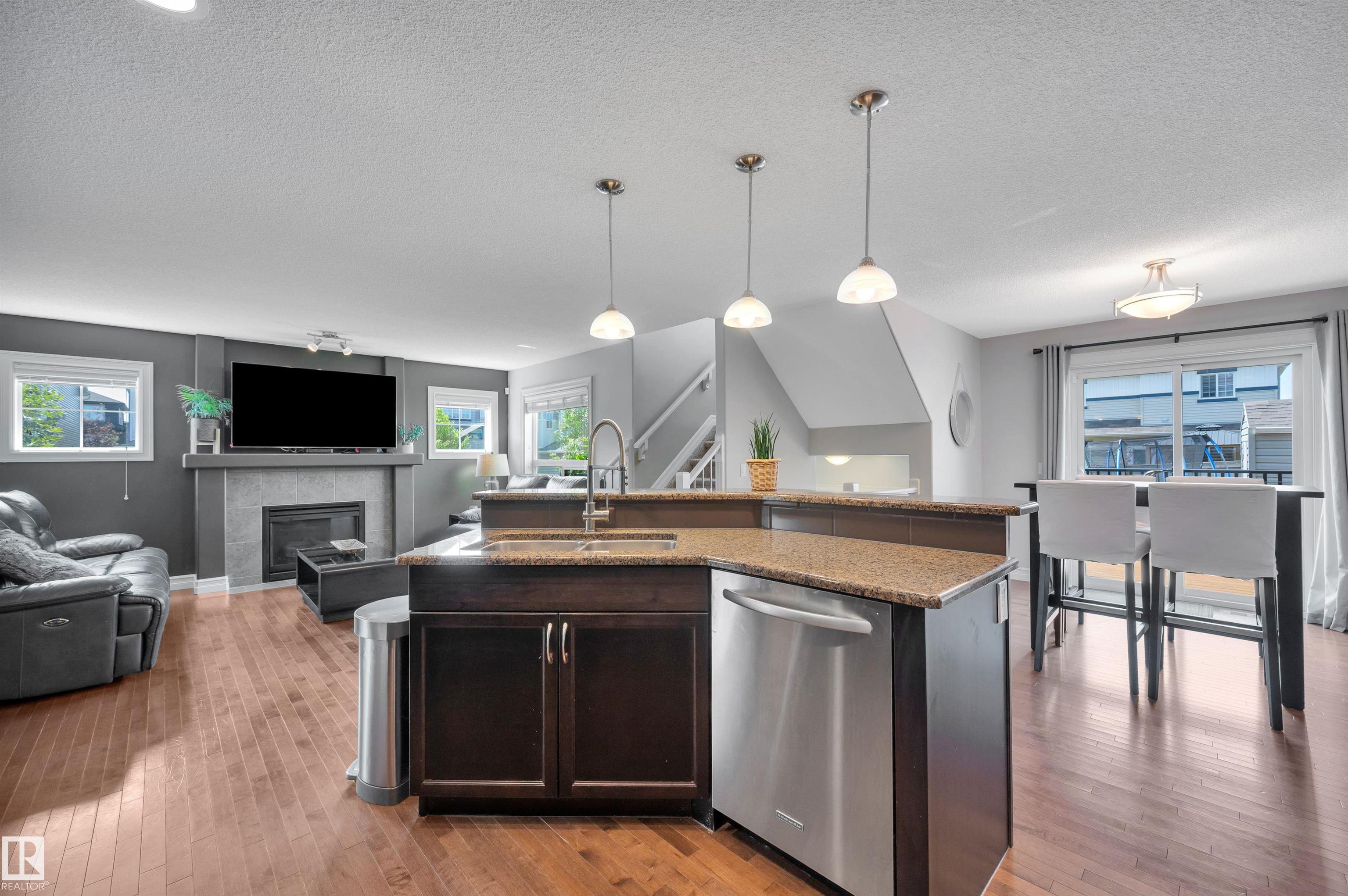 https://zimg.paragon.ice.com/ParagonImages/Property/PM/RAE/225411903/14/0/0/822a999fe449ac96eaf113b4428dffda/1/738a12017a59db412a33a18043a6fcd5/225411903-1eaa747e-556d-4acf-a4d2-62925bf0ad41.JPG