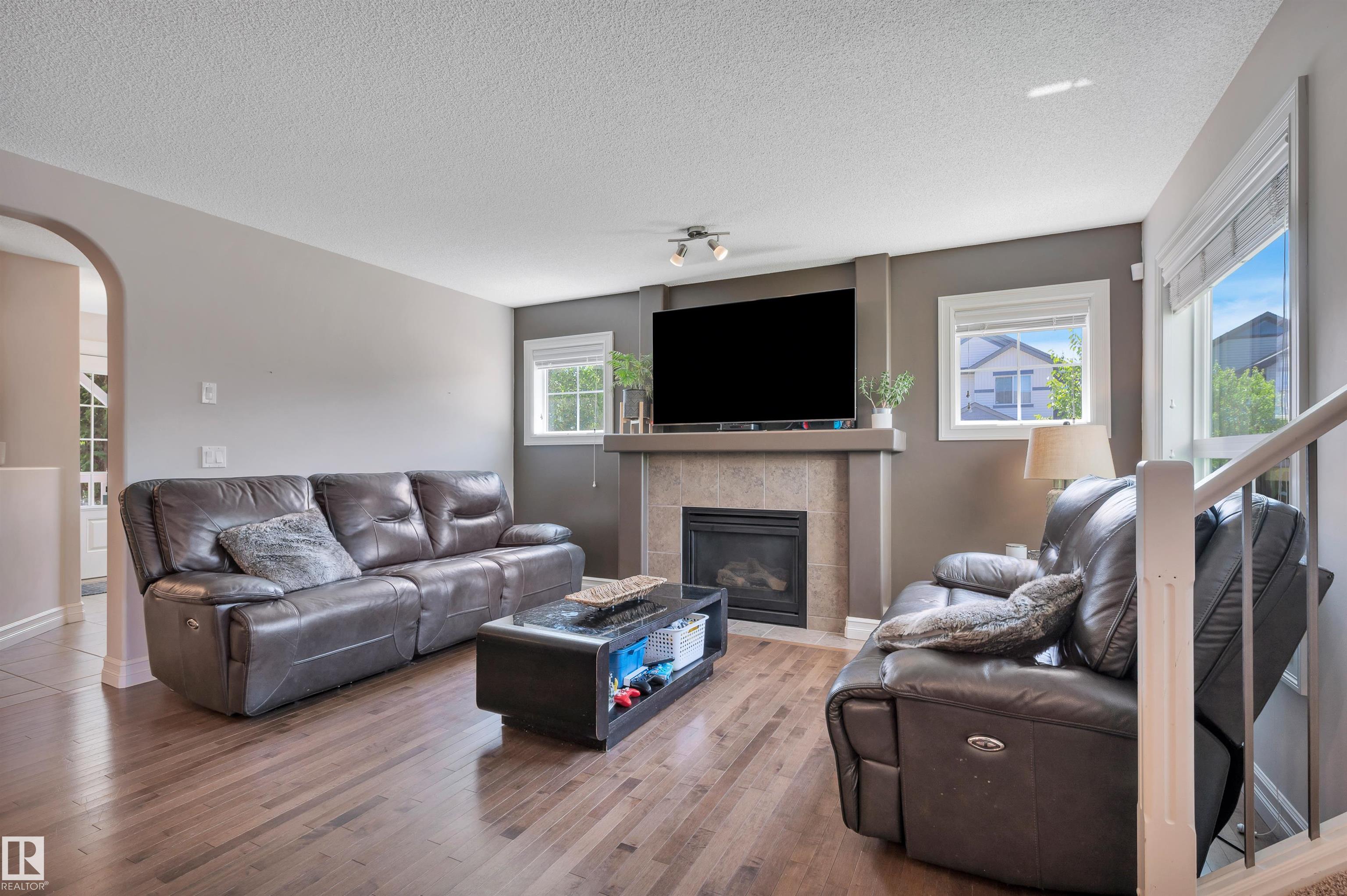 https://zimg.paragon.ice.com/ParagonImages/Property/PM/RAE/225411903/6/0/0/f271b532d703ea734ba0941fa27f47d4/1/738a12017a59db412a33a18043a6fcd5/225411903-26c8b019-8c51-42ad-874c-923716b44157.JPG
