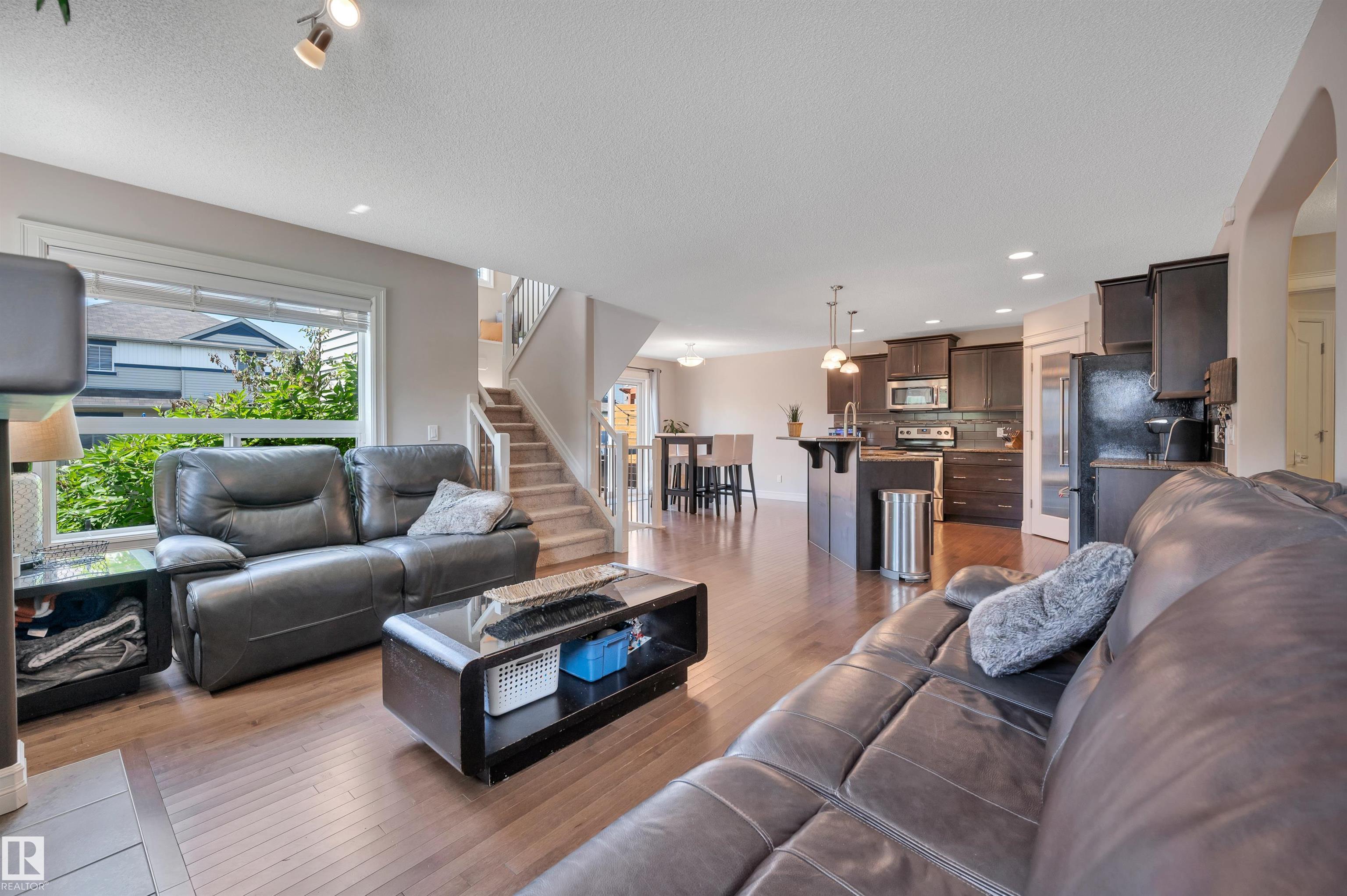 https://zimg.paragon.ice.com/ParagonImages/Property/PM/RAE/225411903/7/0/0/f72c783f2708329210e029a7e692d5f3/1/738a12017a59db412a33a18043a6fcd5/225411903-f2436b7a-a756-4286-b1f6-eba8b65cd080.JPG
