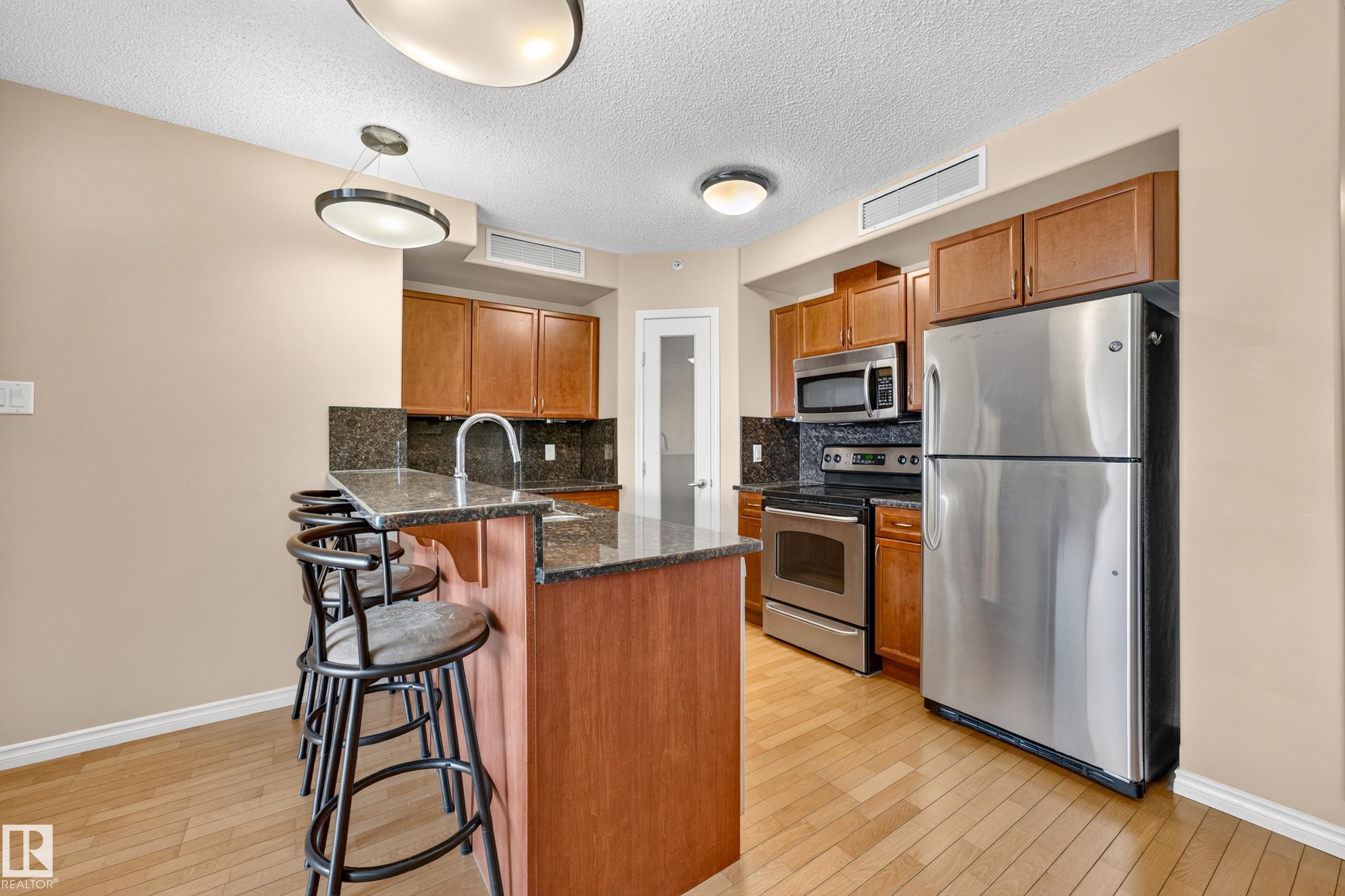 https://zimg.paragon.ice.com/ParagonImages/Property/PM/RAE/225411910/6/0/0/e79a9ed4334533ee34347b0a46214414/1/9b93f1088ef94e8c55e40fd648b6bf47/225411910-97472fbf-6d43-4909-a436-9ec1d1d08aef.JPG