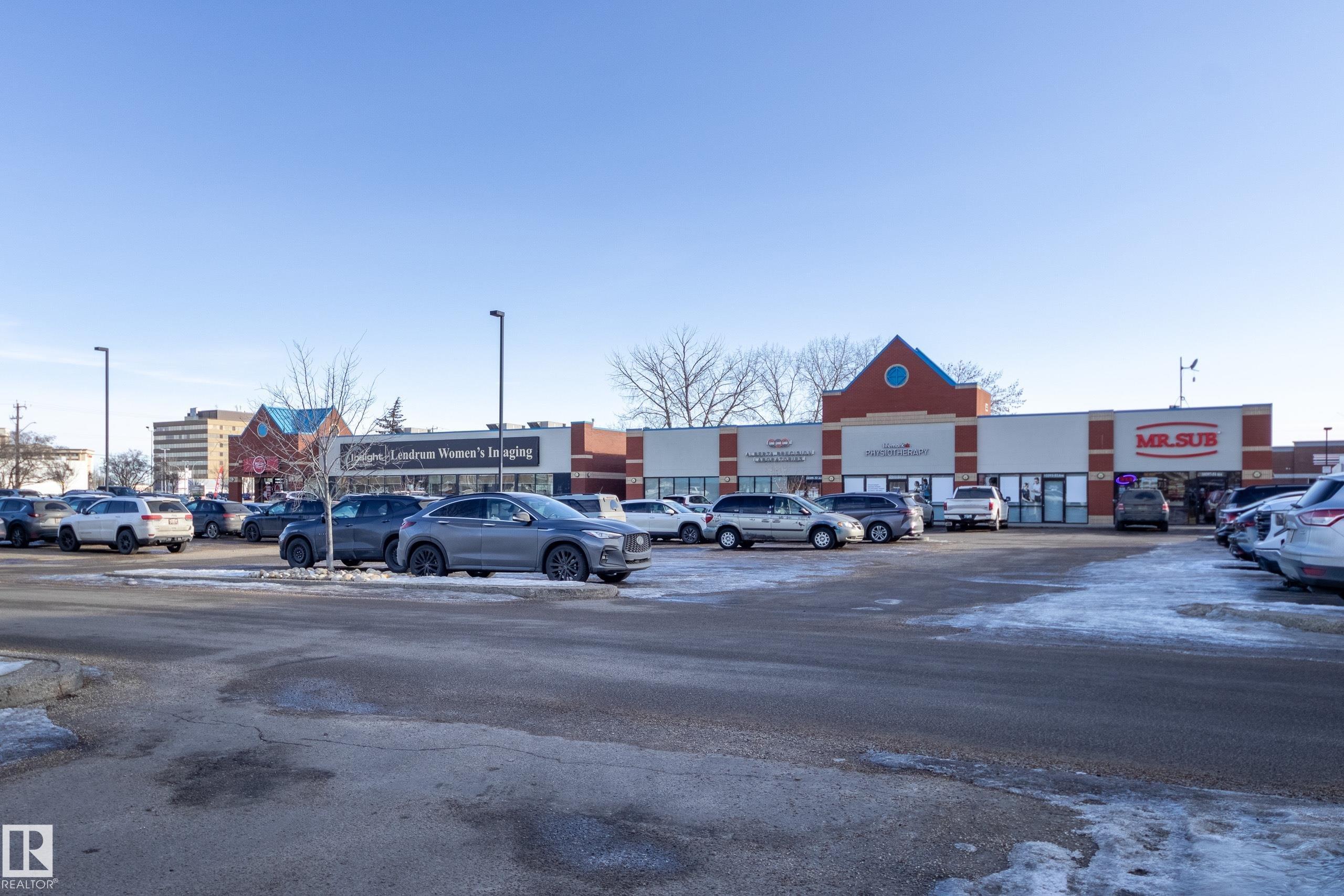 https://zimg.paragon.ice.com/ParagonImages/Property/PM/RAE/225411918/34/0/0/3fedab7c89a6262fe1f2db82ab3fd66e/1/3e3269d732e155366fb42f97f145fd4a/225411918-73B816B6-64D8-45A1-8FBE-DE829A642757.JPG
