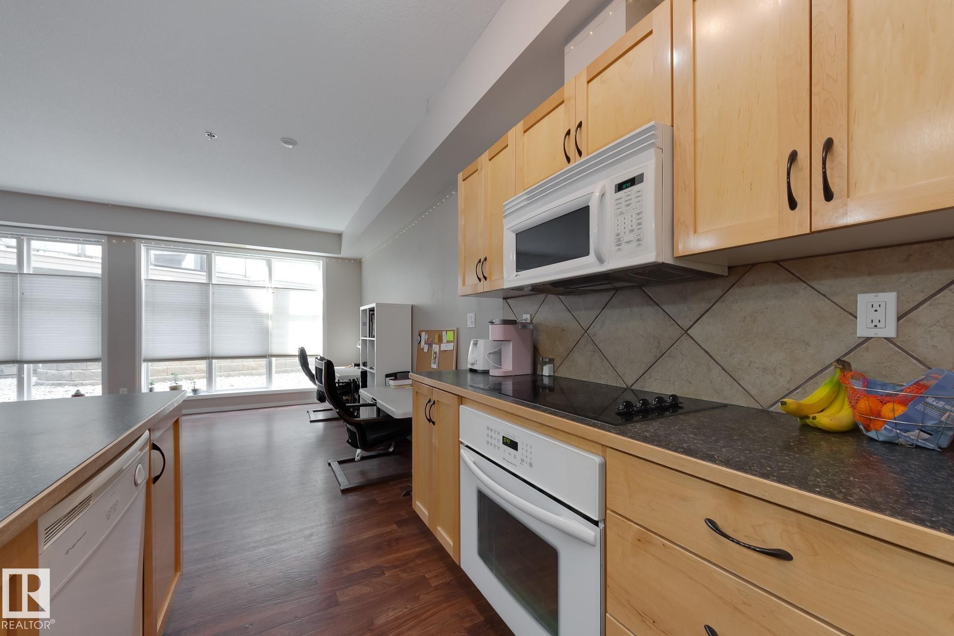 https://zimg.paragon.ice.com/ParagonImages/Property/PM/RAE/225411918/8/0/0/7ce1051875598bb87c3eda95dc790667/1/3e3269d732e155366fb42f97f145fd4a/225411918-DAFA2C37-51D0-4B44-8F0D-BC44A042809B.JPG
