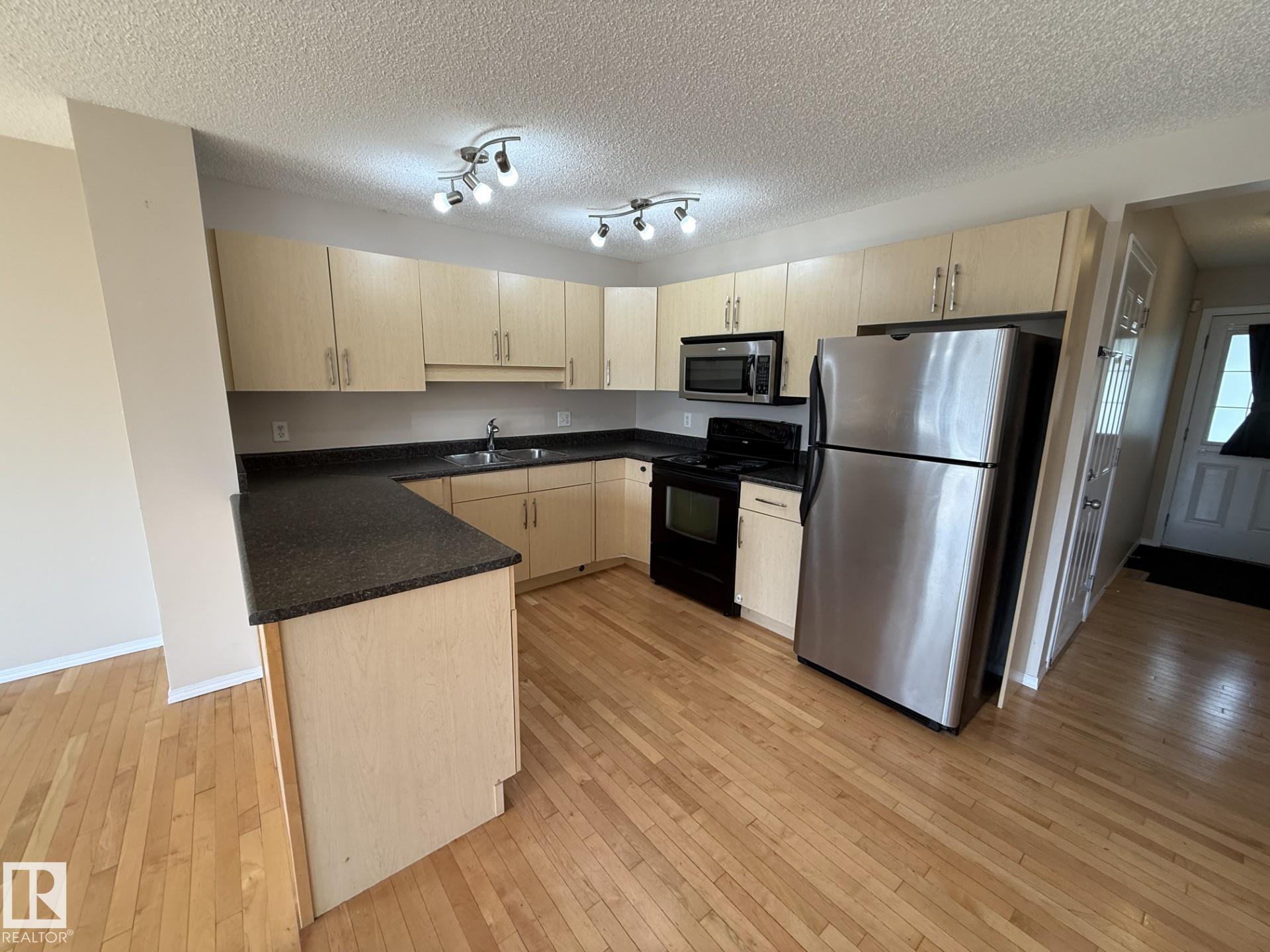 https://zimg.paragon.ice.com/ParagonImages/Property/PM/RAE/225411931/11/0/0/0687c7f6251d3707f254216987fdec22/1/06870c75f22ea73bedea356fa9aba8b7/225411931-7fb58e07-a10d-4dd1-bf8d-04add66bd4f6.JPG