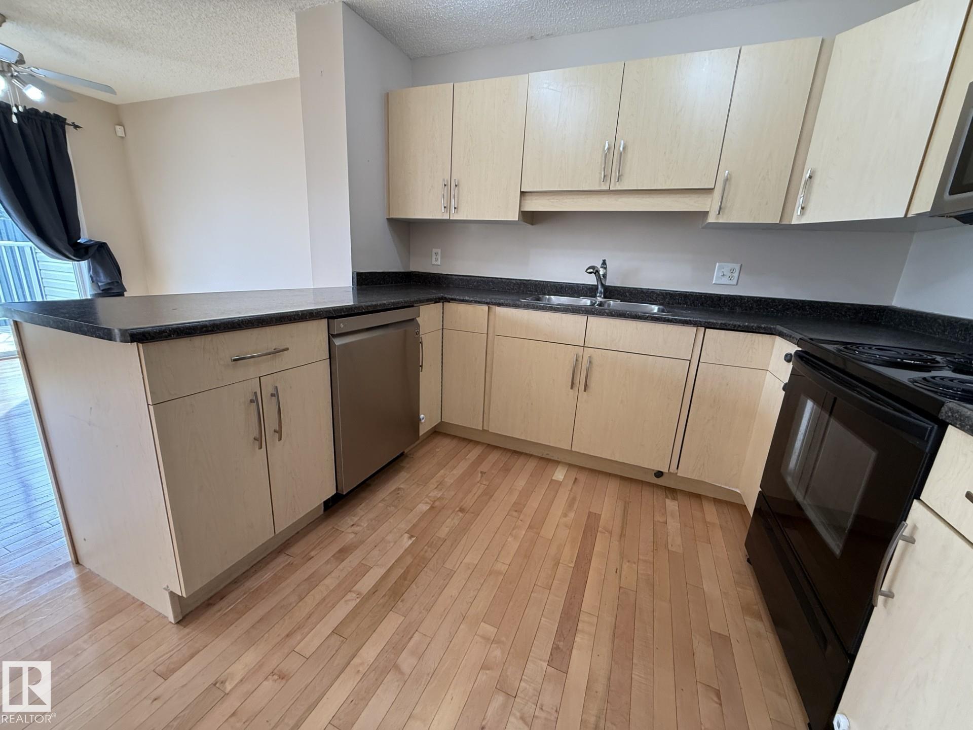 https://zimg.paragon.ice.com/ParagonImages/Property/PM/RAE/225411931/13/0/0/68a708afd91b422c2dba92509e19e395/1/06870c75f22ea73bedea356fa9aba8b7/225411931-c730b14f-2735-4b71-acc5-c5c90957cb1a.JPG
