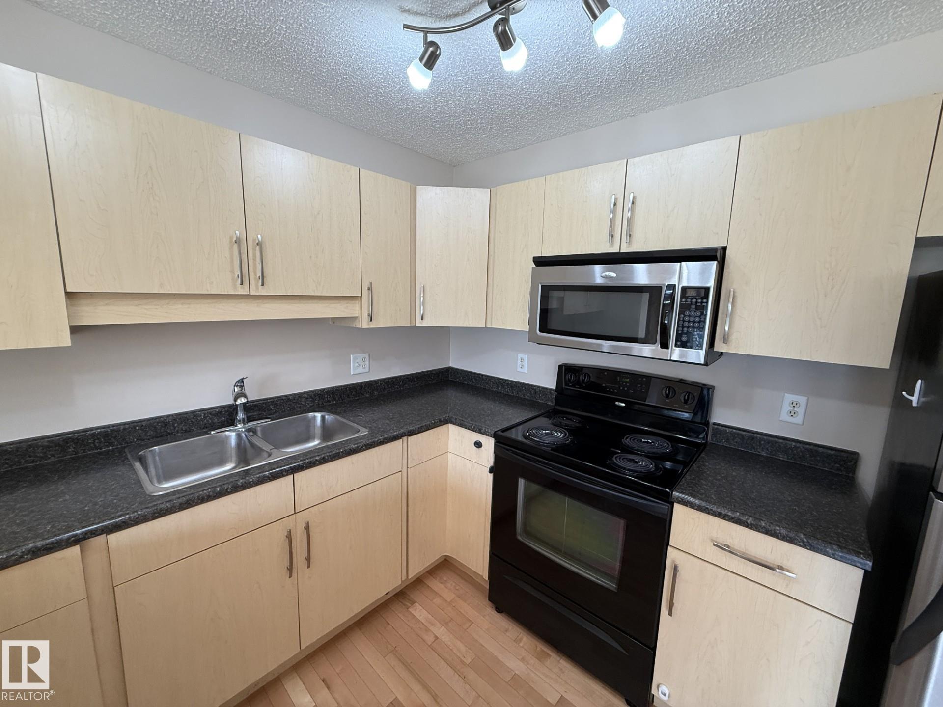 https://zimg.paragon.ice.com/ParagonImages/Property/PM/RAE/225411931/14/0/0/18ca9ad5c4e1cb400e1c6c71b1fe9f95/1/06870c75f22ea73bedea356fa9aba8b7/225411931-a757c297-5784-40b1-9464-49d592ddf4ef.JPG