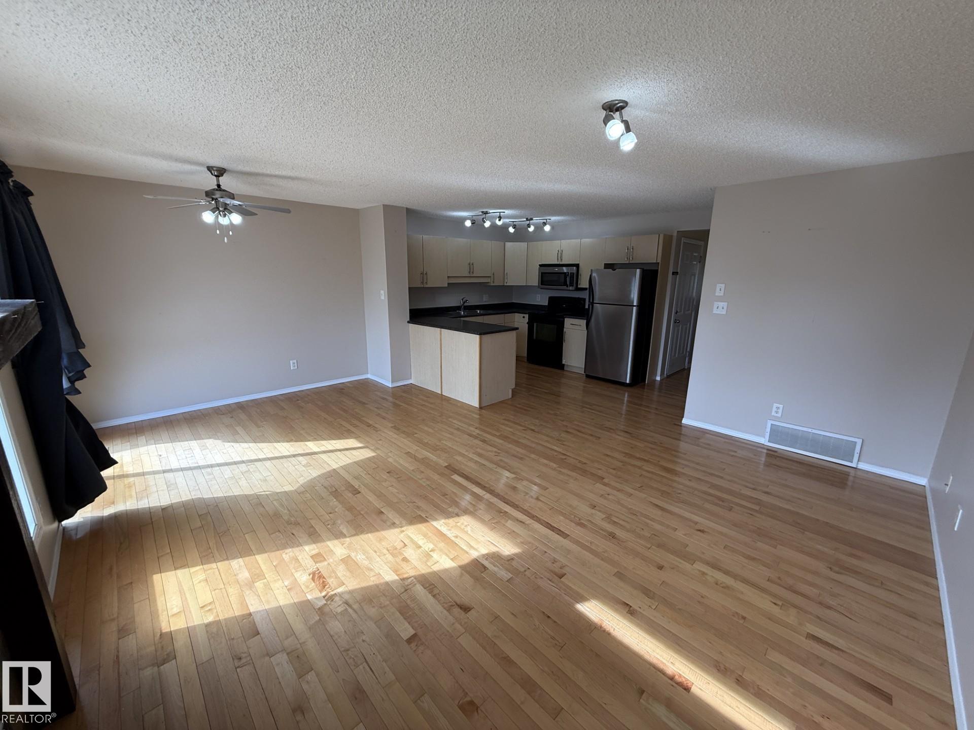 https://zimg.paragon.ice.com/ParagonImages/Property/PM/RAE/225411931/16/0/0/6648fbce5988ad6ebdfac15306998d53/1/06870c75f22ea73bedea356fa9aba8b7/225411931-f634ea02-b774-4fdc-8d92-409244363939.JPG