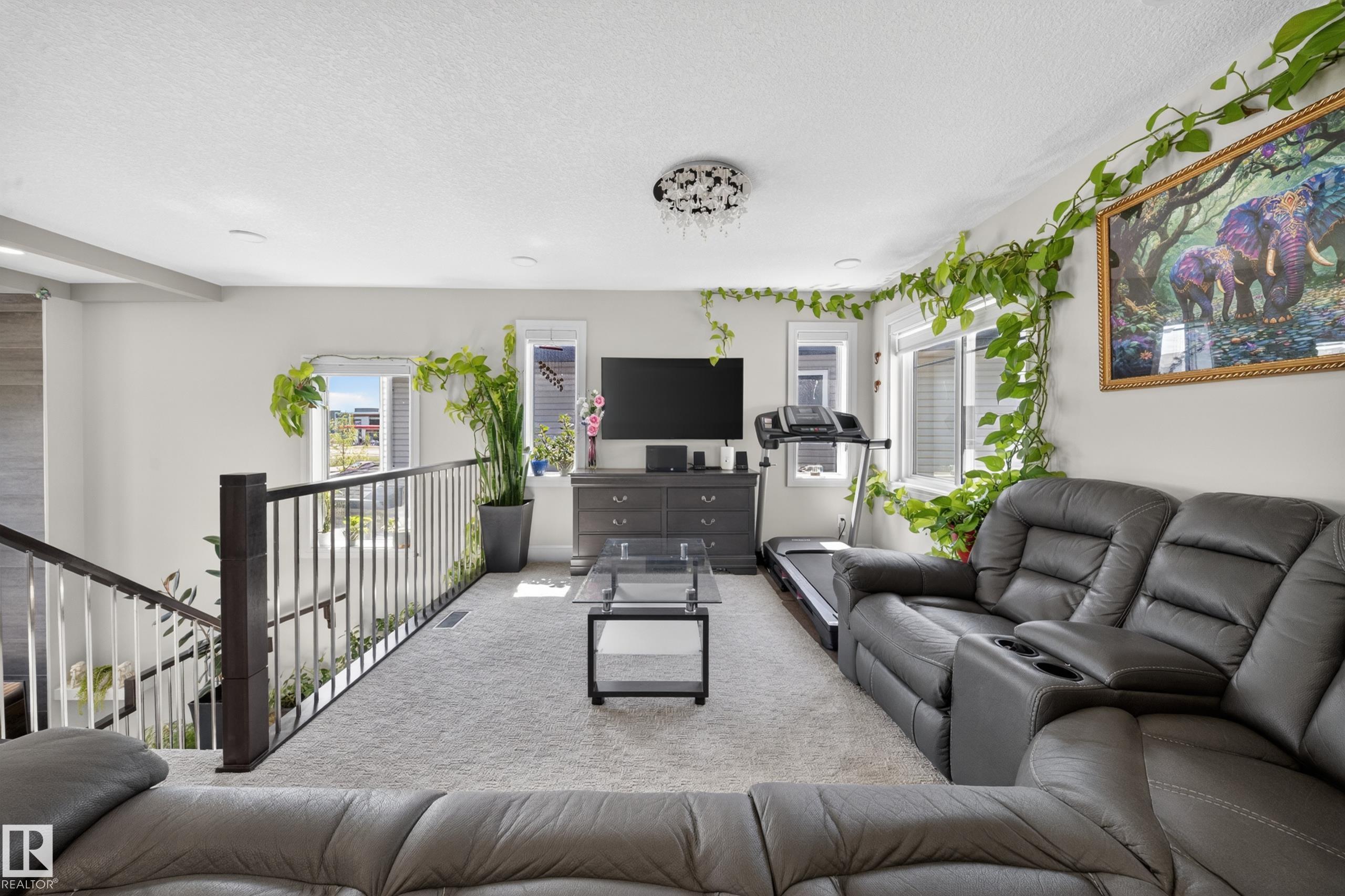 https://zimg.paragon.ice.com/ParagonImages/Property/PM/RAE/225411956/24/0/0/d960b226775719db304dc97438e54016/1/ffec37946e63441f877e5826cbf30984/225411956-8DB37DBE-3BD3-481B-9000-54FD6374B90D.JPG