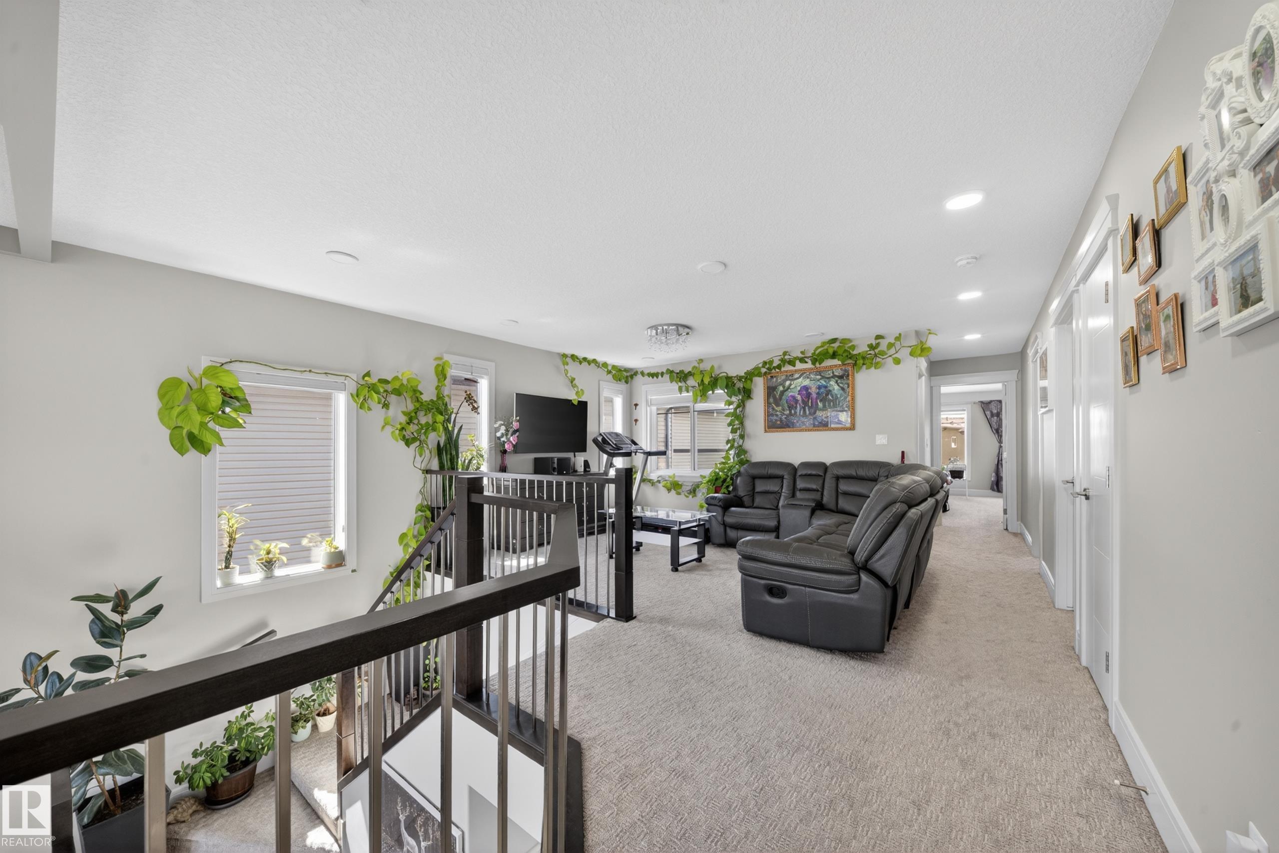 https://zimg.paragon.ice.com/ParagonImages/Property/PM/RAE/225411956/25/0/0/e503ea66ae6b0a5c7d6dedffbcc380f1/1/ffec37946e63441f877e5826cbf30984/225411956-8577F649-81CB-420C-B479-143BF2E86D71.JPG