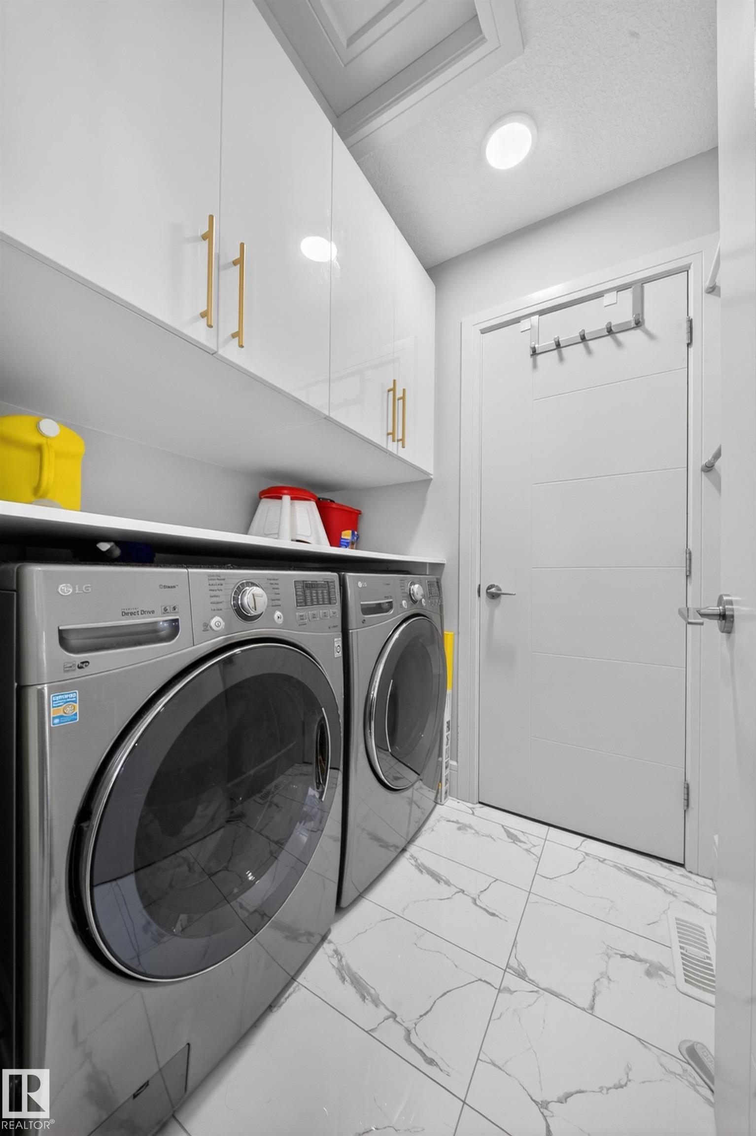 https://zimg.paragon.ice.com/ParagonImages/Property/PM/RAE/225411956/41/0/0/21643936afe859d8aacb29f4c0e3c7ed/1/ffec37946e63441f877e5826cbf30984/225411956-ED013070-CAC4-4B9A-8071-892BDDB1665E.JPG