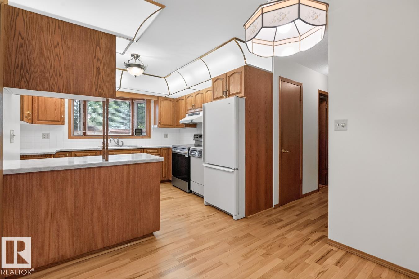 Photo 16 at 6 Merryvale Crescent, Mills Haven, Sherwood Park