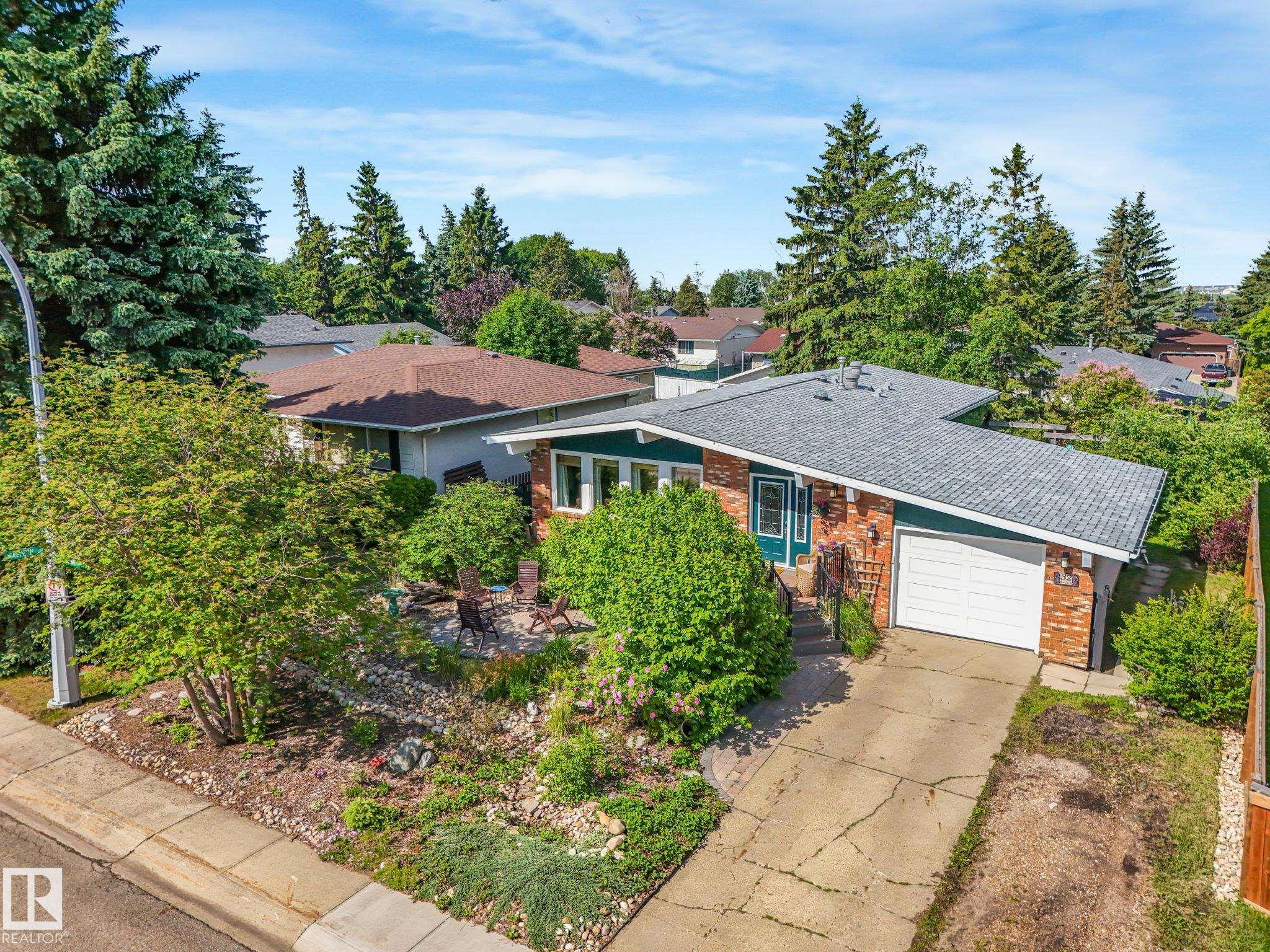 Photo 2 at 32 Malvern Drive, Mills Haven, Sherwood Park