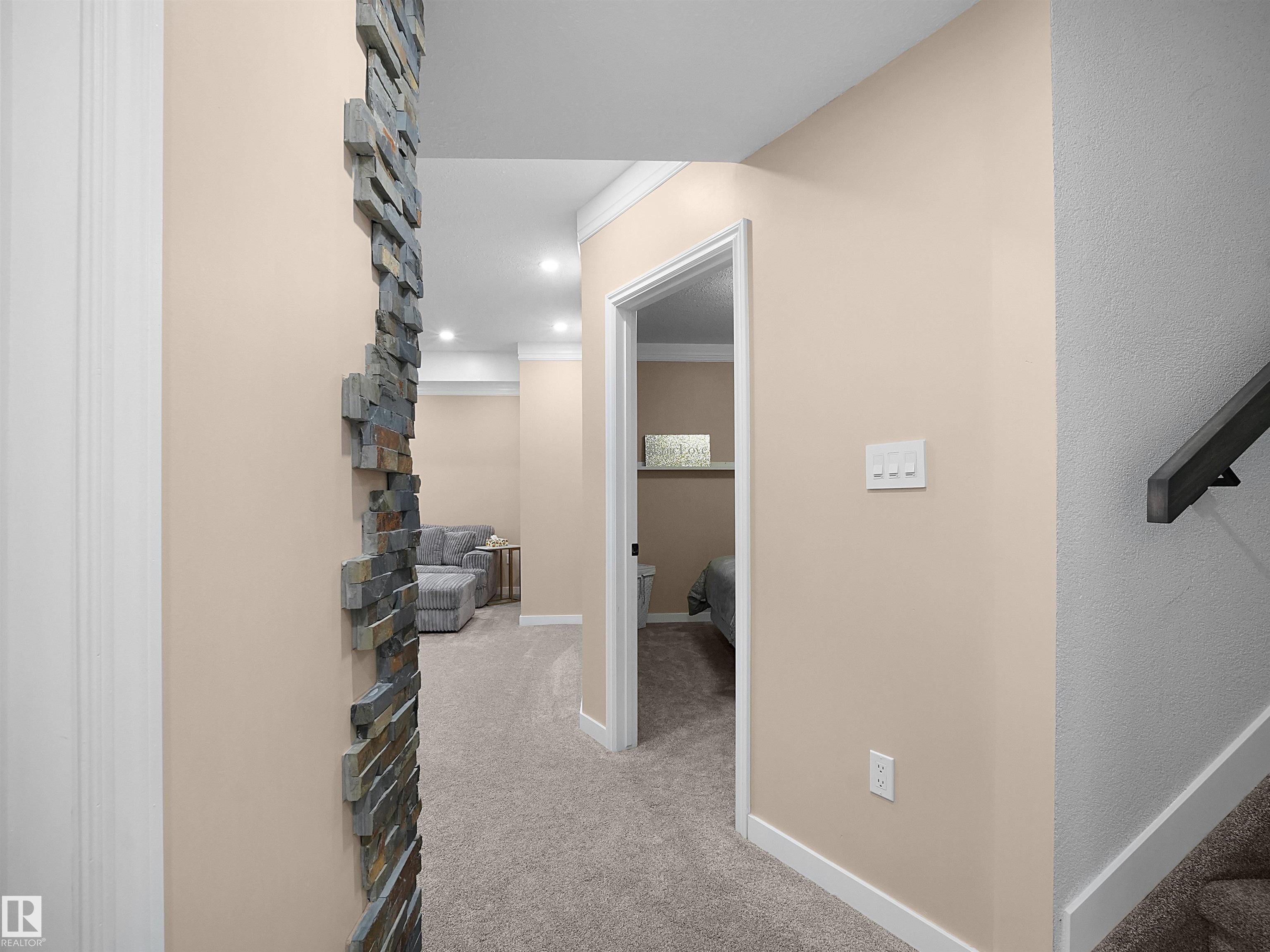 https://zimg.paragon.ice.com/ParagonImages/Property/PM/RAE/225412024/45/0/0/07a0e11578aa24d59067021a85efb712/1/73e4023619ac1cad49010caac19e1c98/225412024-a5d76de9-8f8e-45cc-aa0b-3942f4bbcd91.JPG