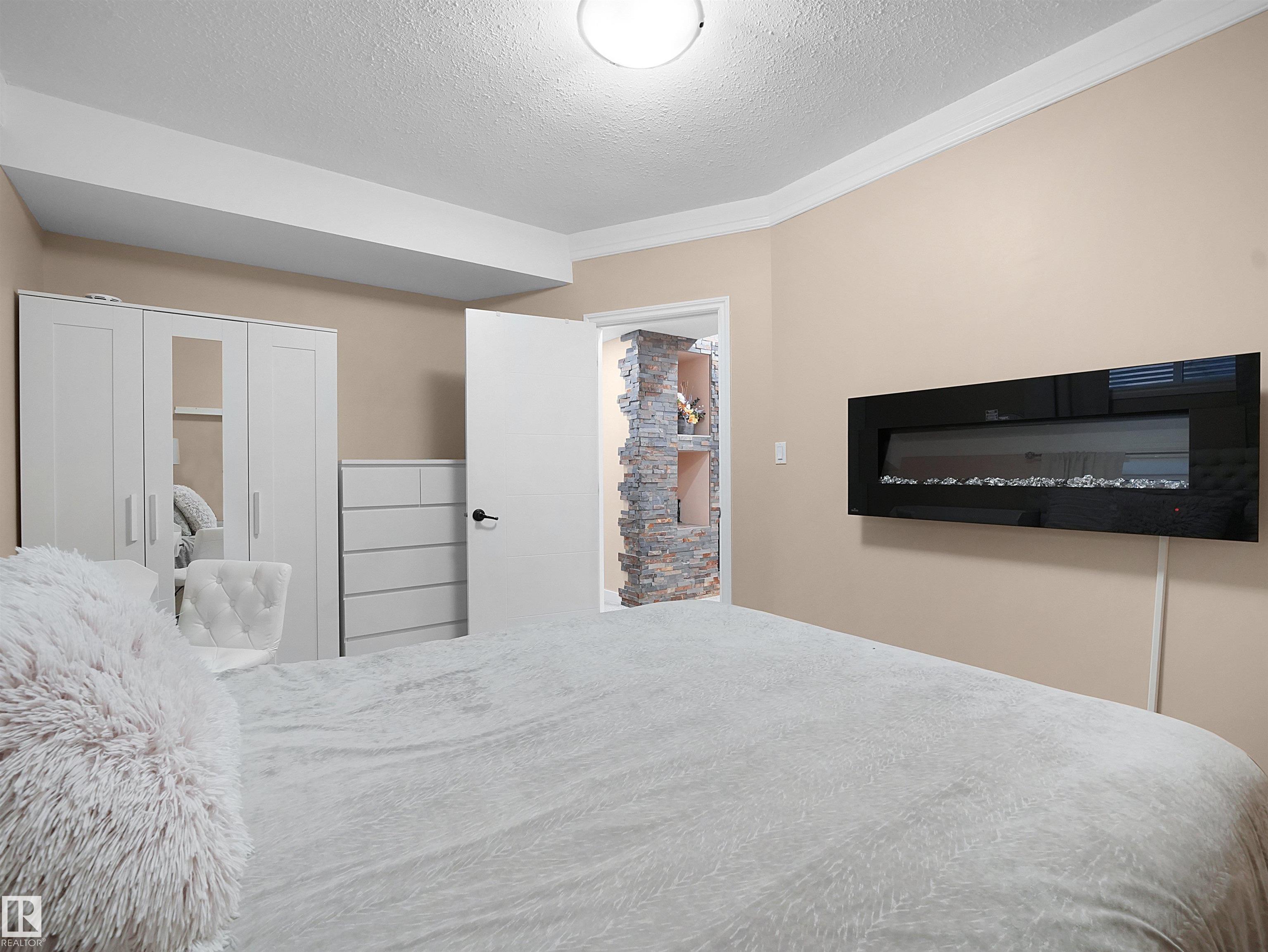 https://zimg.paragon.ice.com/ParagonImages/Property/PM/RAE/225412024/47/0/0/7dab691c9ee77897e67cb3f76ec312d6/1/73e4023619ac1cad49010caac19e1c98/225412024-6fdc79e7-1ba5-409c-a3a2-e306b3d65369.JPG