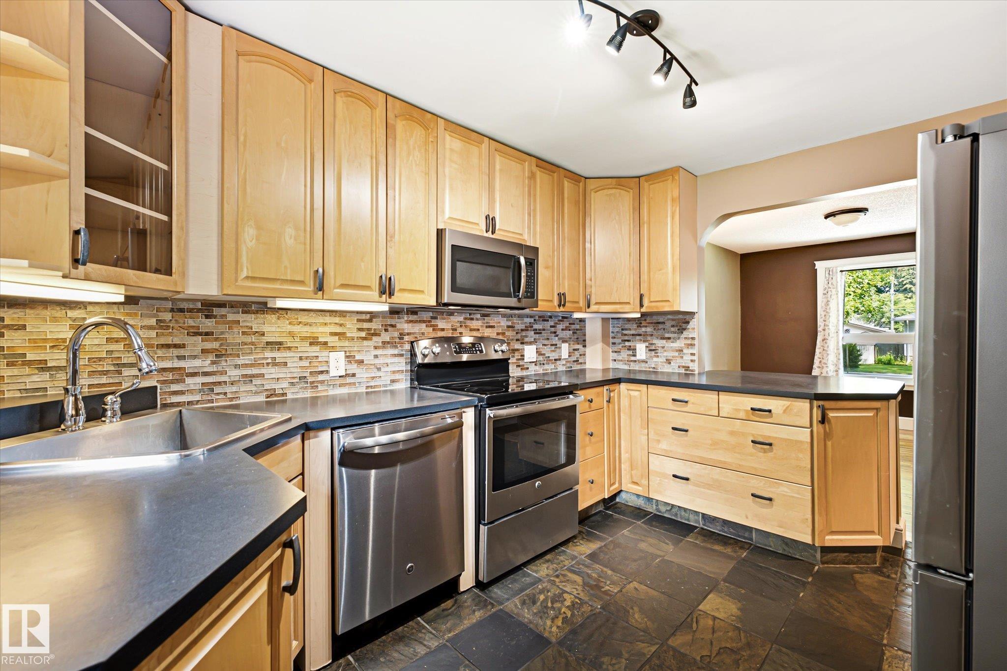 Photo 13 at 11322 56 Street NW, Highlands, Edmonton