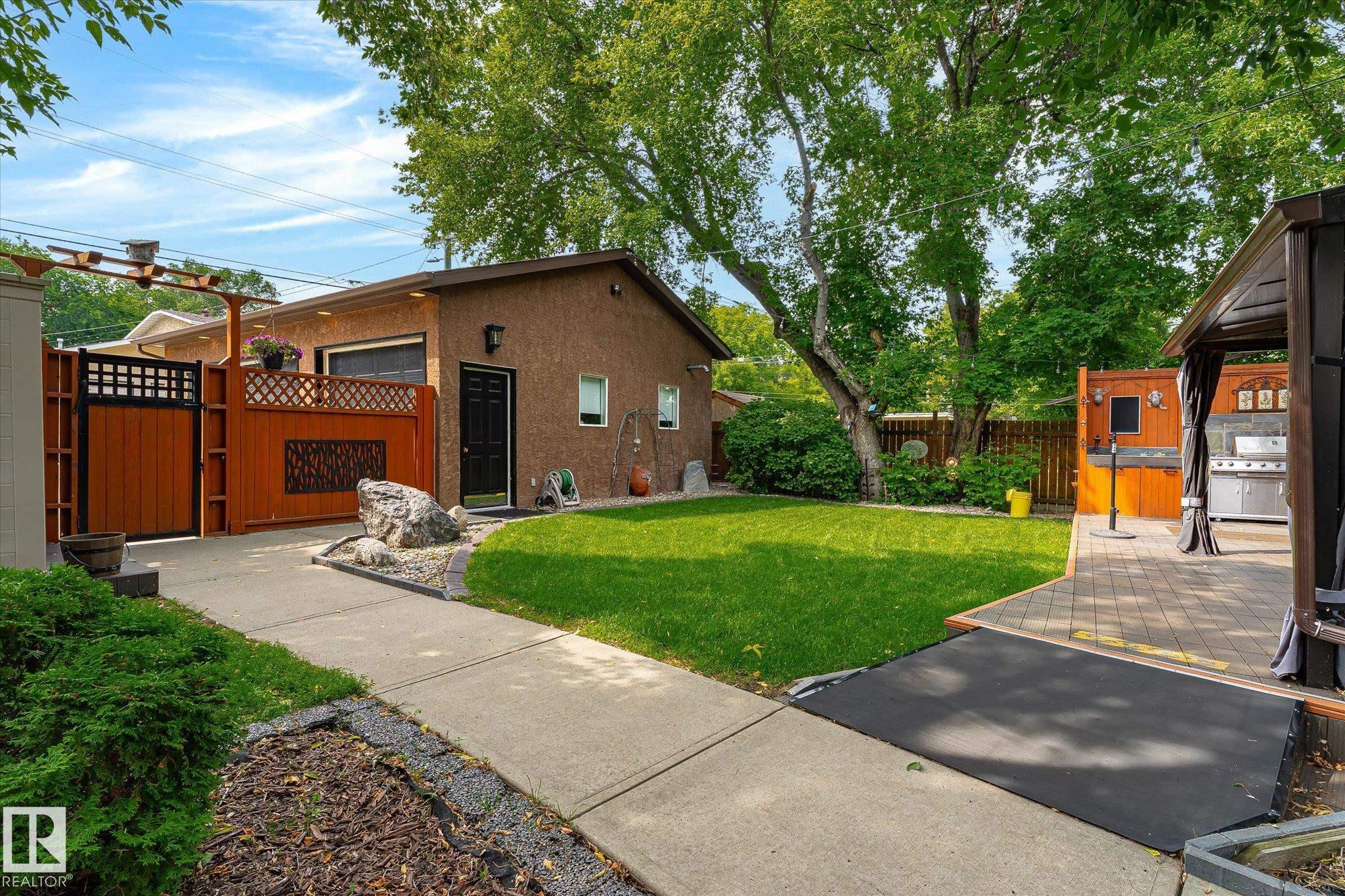 Photo 42 at 11322 56 Street NW, Highlands, Edmonton