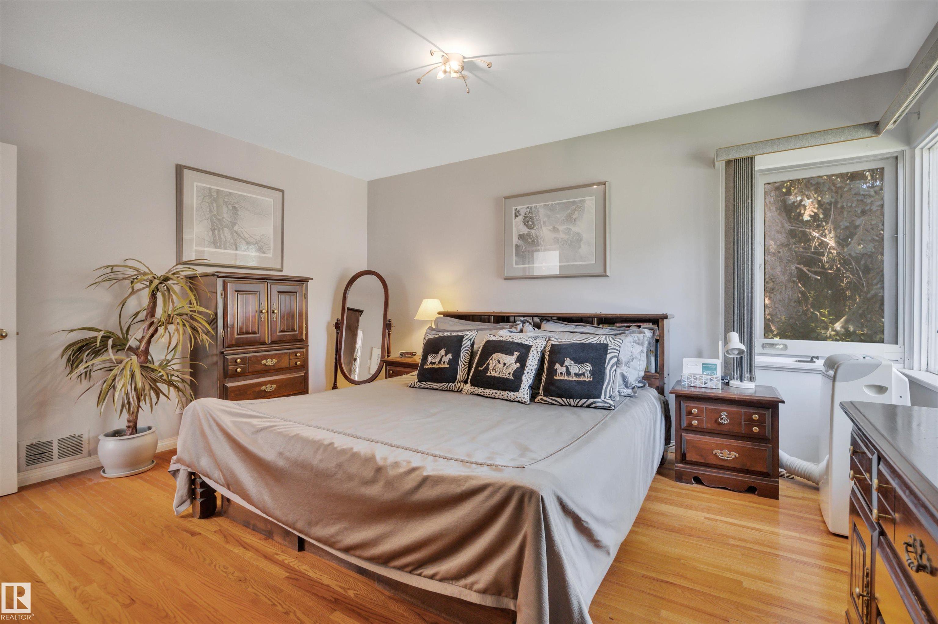 https://zimg.paragon.ice.com/ParagonImages/Property/PM/RAE/225412036/31/0/0/20b10e87951fd93b3b3031802e99ba16/1/484e8bcc70861cf843461785408defe9/225412036-e61dbc26-663f-4a3c-885b-350d33995380.JPG