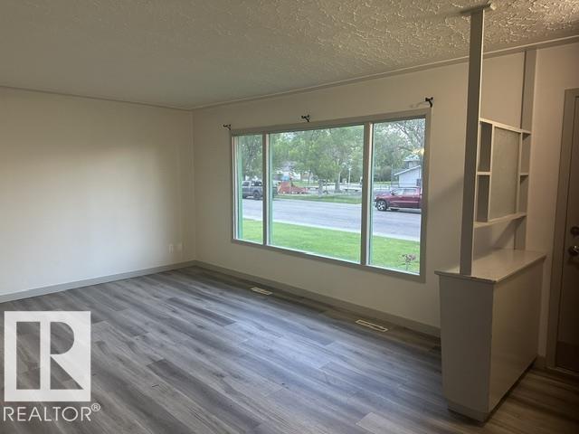 https://zimg.paragon.ice.com/ParagonImages/Property/PM/RAE/225412043/16/0/0/d16374bca483c25a1e52a02d8212f201/1/c56104385912ab26aad803798aab329b/225412043-d644cee8-9f42-44a5-a49e-3cc6d52f2bc3.JPG