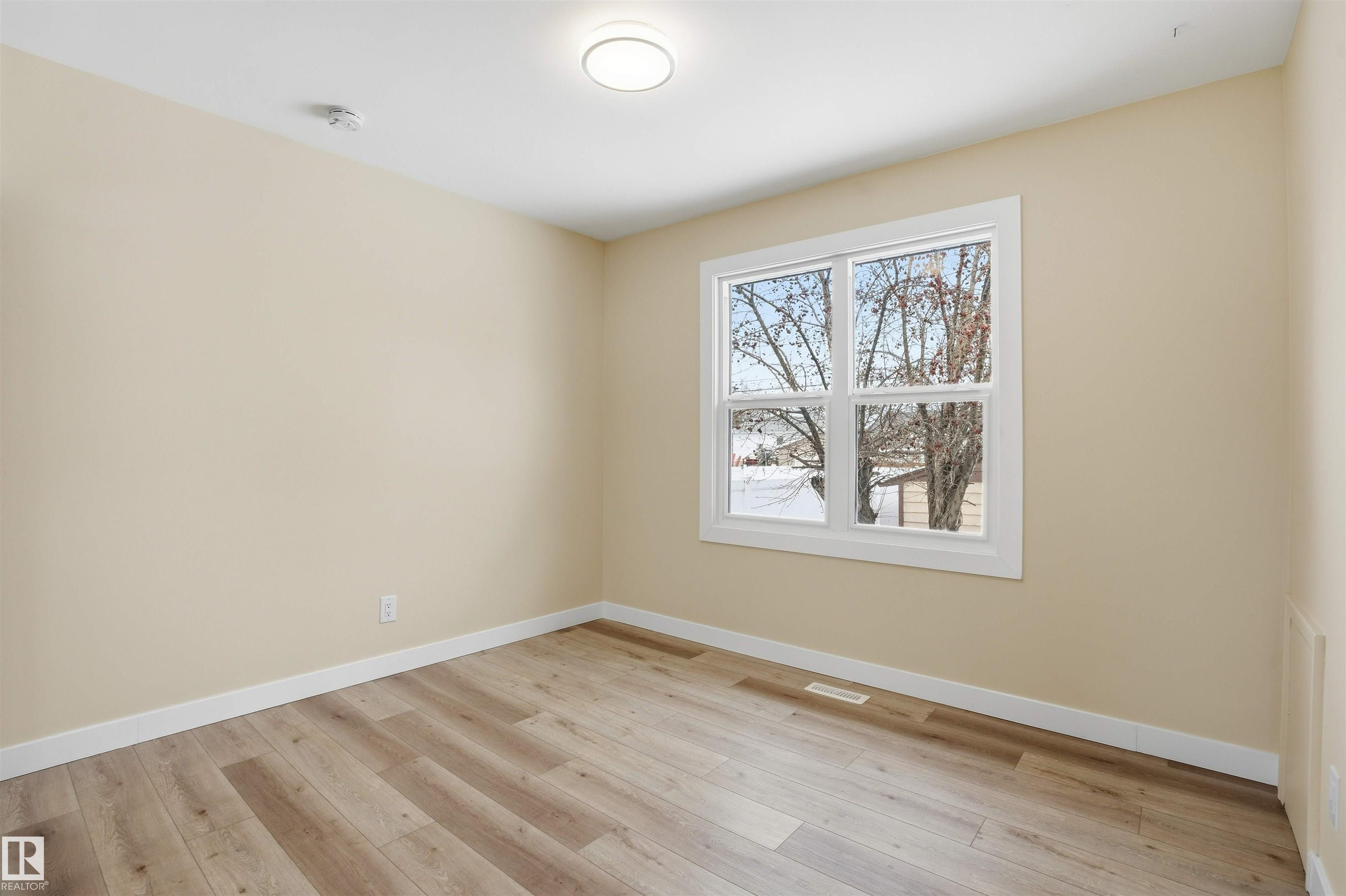 https://zimg.paragon.ice.com/ParagonImages/Property/PM/RAE/225412044/13/0/0/4a6e319ae17f3a40983b39e84542175d/1/608aa2a74eda2818019adc703f45d51e/225412044-A9EBAB67-F8C0-4908-AABE-7A6E142CFB62.JPG