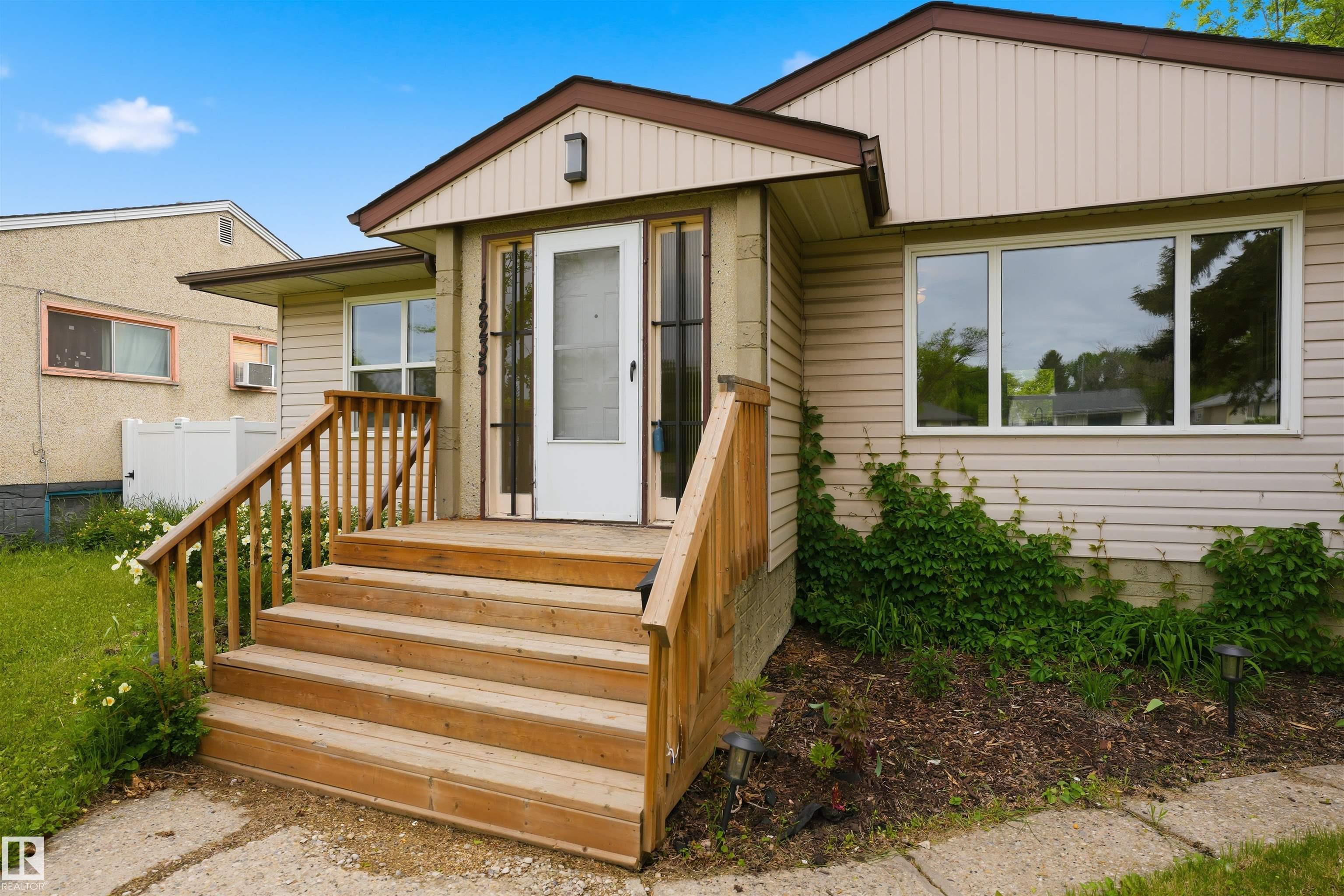 https://zimg.paragon.ice.com/ParagonImages/Property/PM/RAE/225412044/28/0/0/3c7ccce83ce9d2ecd4fcc271dc9a6434/1/608aa2a74eda2818019adc703f45d51e/225412044-991A842A-146C-419A-895F-540DA2F4D59C.JPG